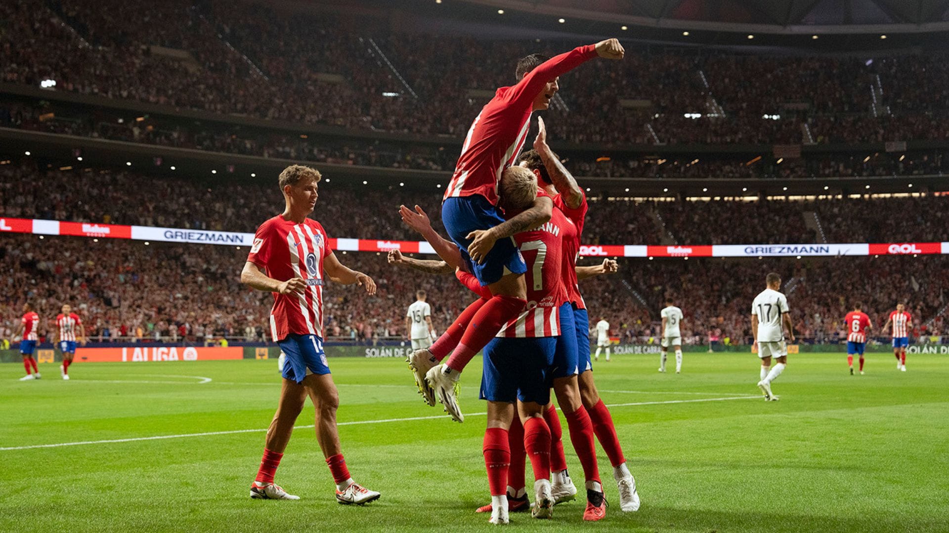 El Real Madrid perdió el liderato tras caer en el clásico de la ciudad ante el Atlético