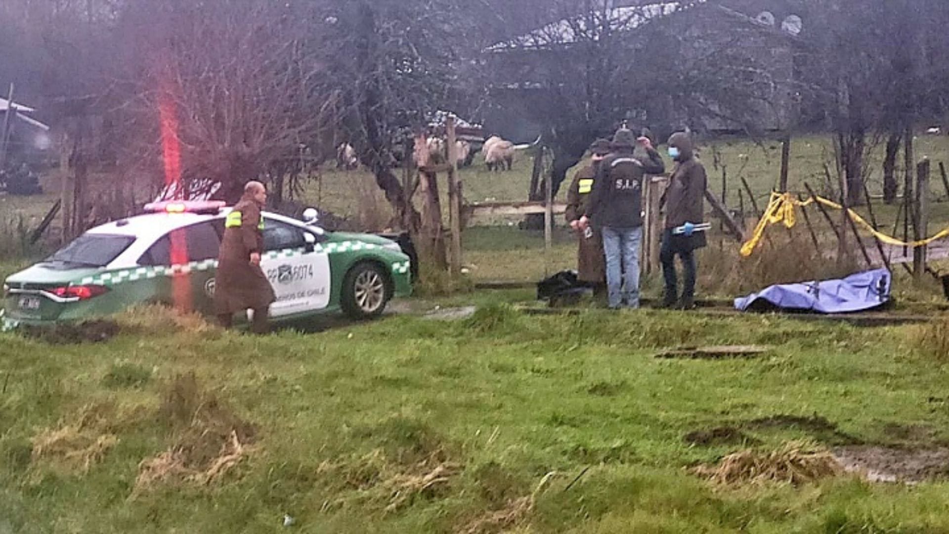 Macabro hallazgo: Transeúnte encuentra el cadáver de un adulto mayor de 75 años al costado de una carretera en Panguipulli