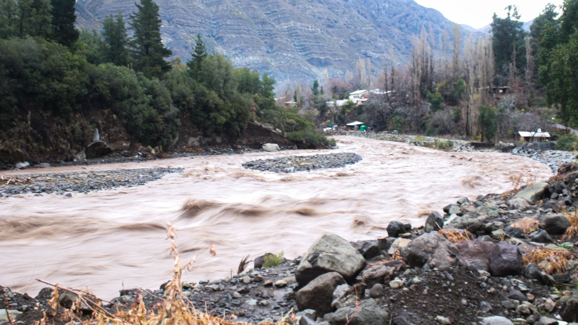 Emiten aviso por lluvias en la zona cordillerana del Biobío y otras tres regiones: ¿Cuántos días durarán?