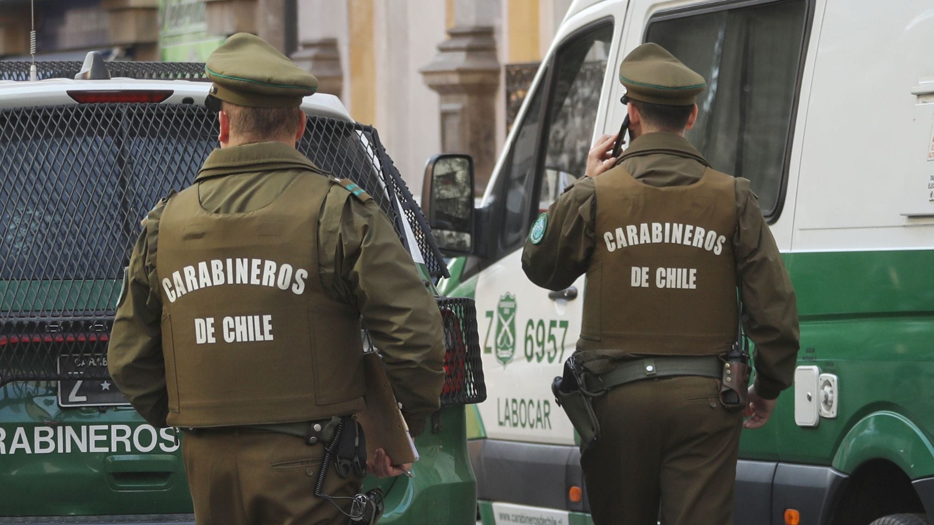 Carabinero emplea su arma de servicio para evitar encerrona