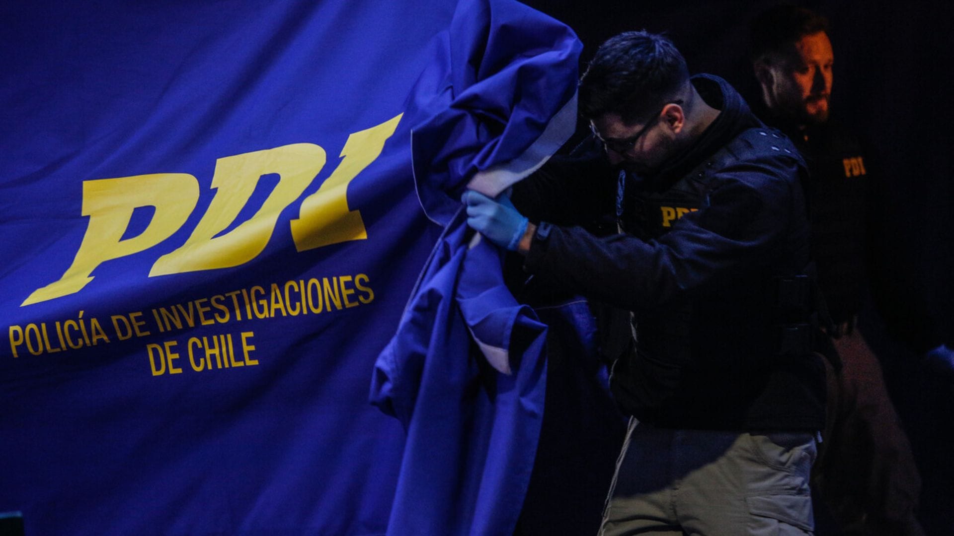 Indagan homicidio: Hombre fue apuñalado y baleado en el centro de Santiago