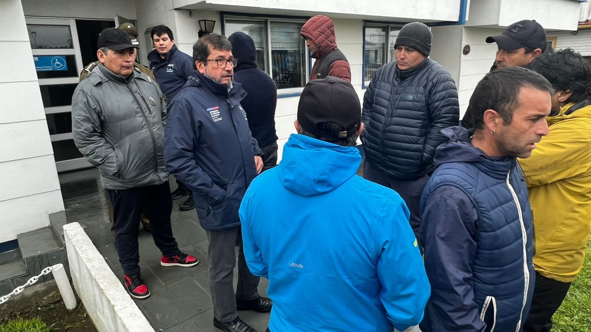Iban a bordo cuatro pescadores: Realizan intensa búsqueda para dar con embarcación extraviada en Lebu
