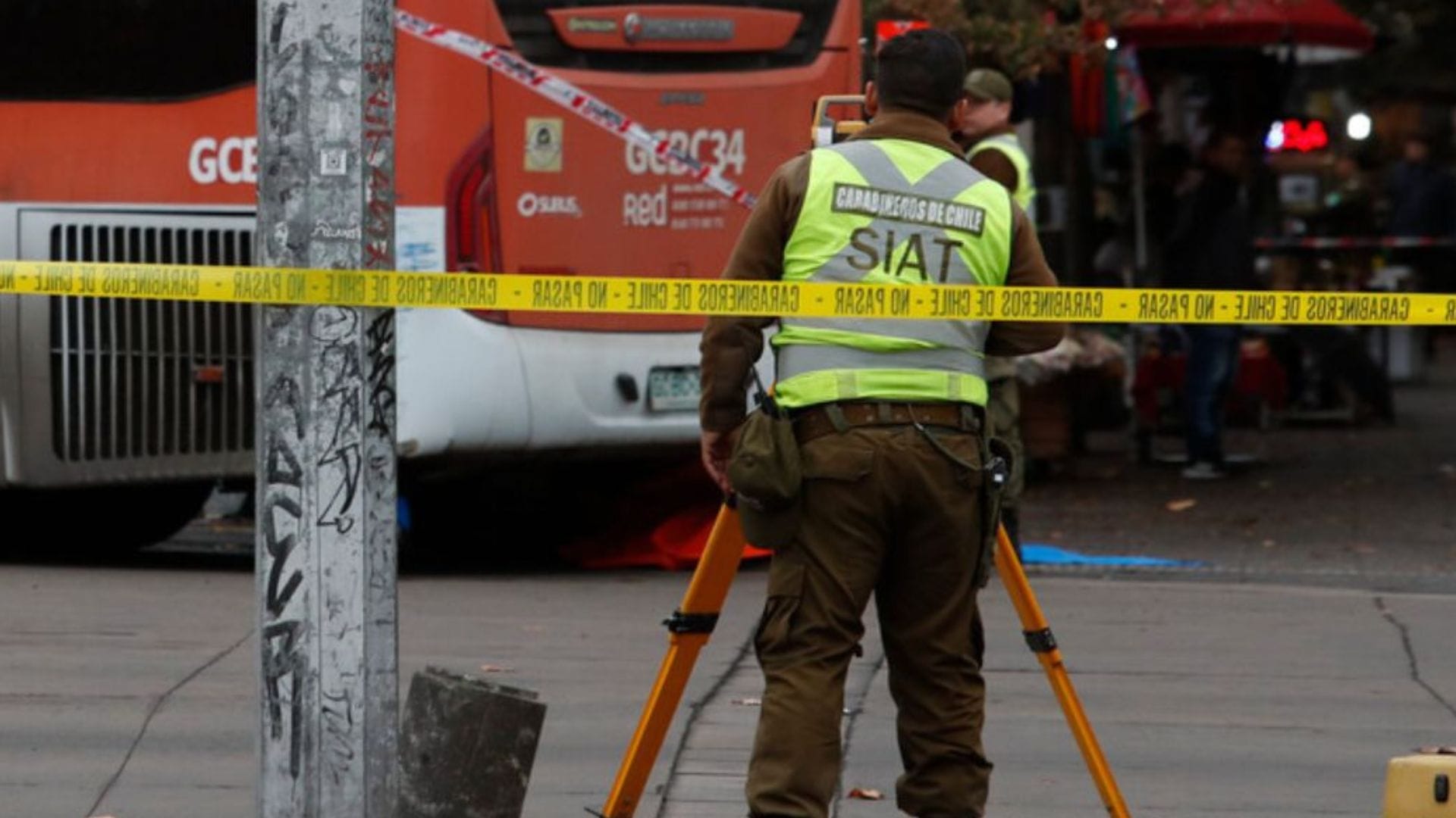 Fatal atropello dejó una mujer fallecida y otra herida en Independencia: Bus no habría respetado luz roja