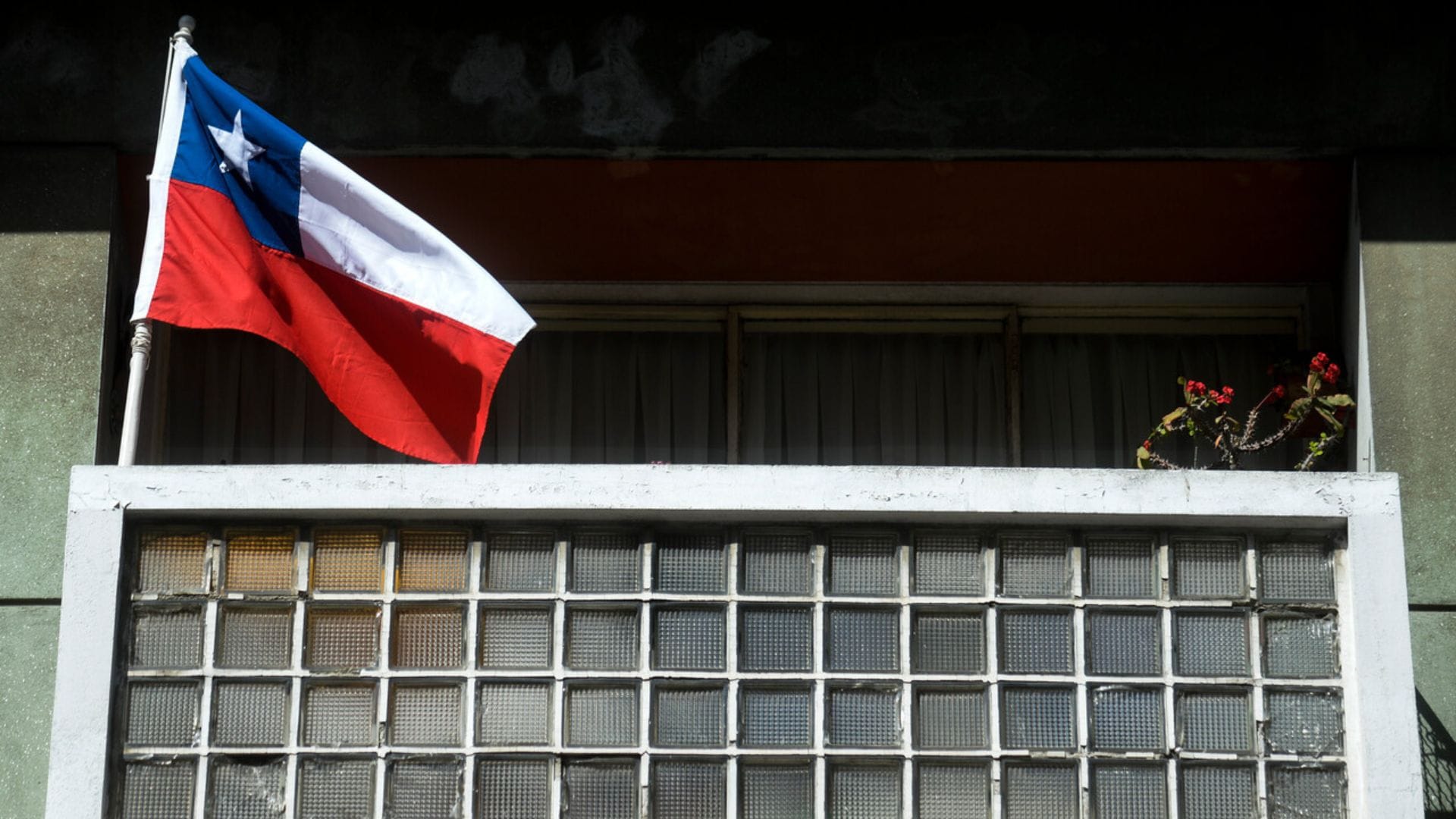 Fiestas Patrias en Chile: ¿Cuáles son las multas por no instalar la bandera o hacerlo mal?