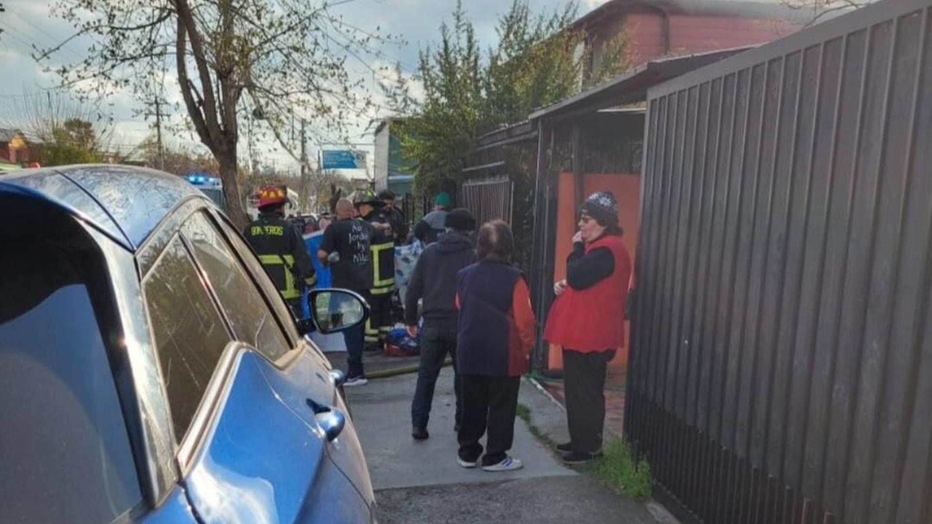 Dos adultos mayores fallecidos dejó incendio en Puente Alto: Menor de 10 años fue rescatado y trasladado a hospital
