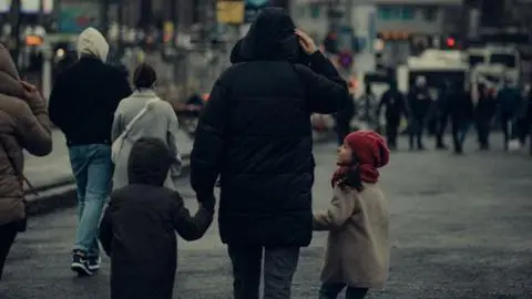 La crisis de los cuidados en Chile: Ya son más los niños que ingresan al sistema de protección que los que nacen