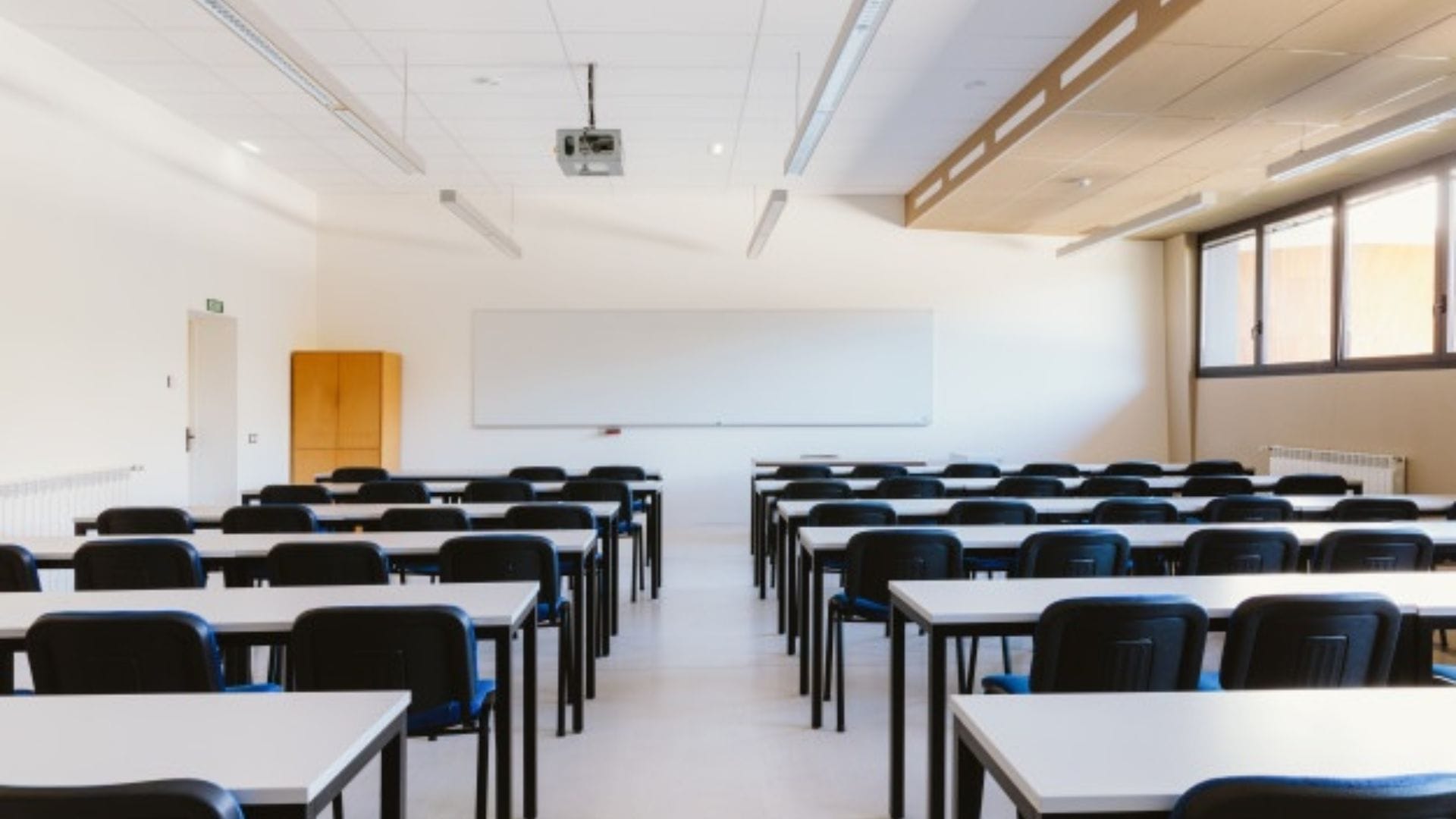 Adolescente atacó con cuchillo a tres profesores y a un compañero en instituto de España