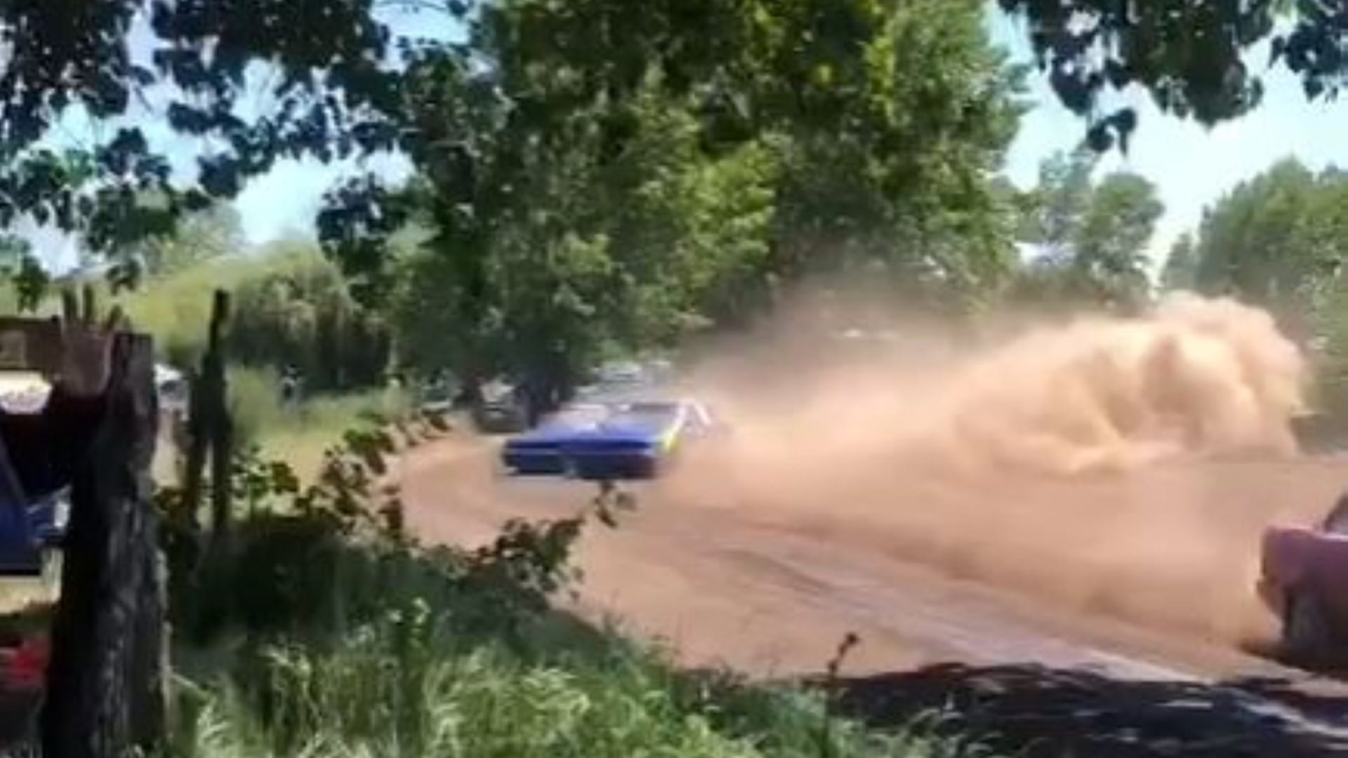 Mujer embarazada asistió como público a carrera automovilística y perdió a su bebé tras atropello