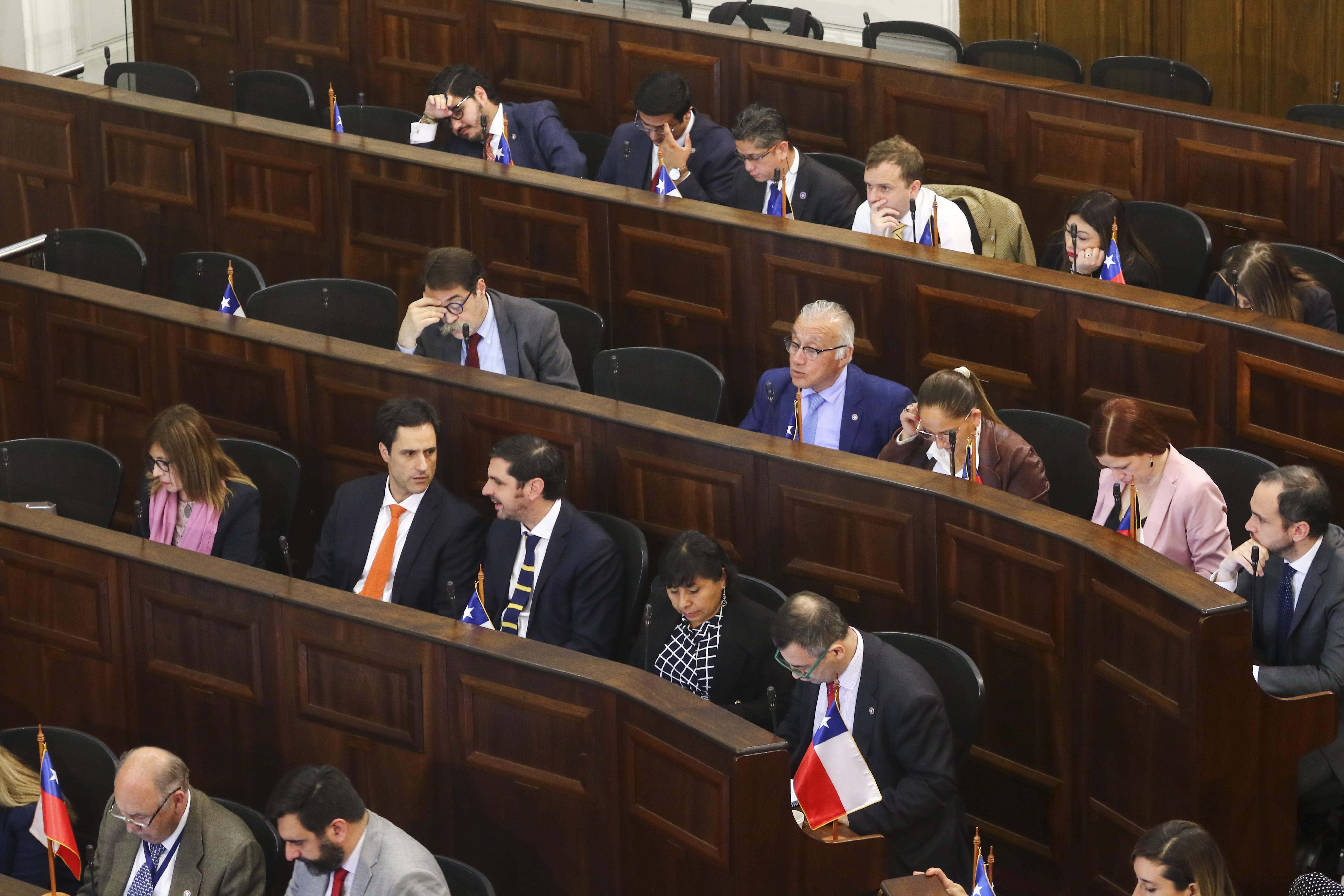 Cadem: Opción “en contra” de la Nueva Constitución subió 7 puntos en dos semanas