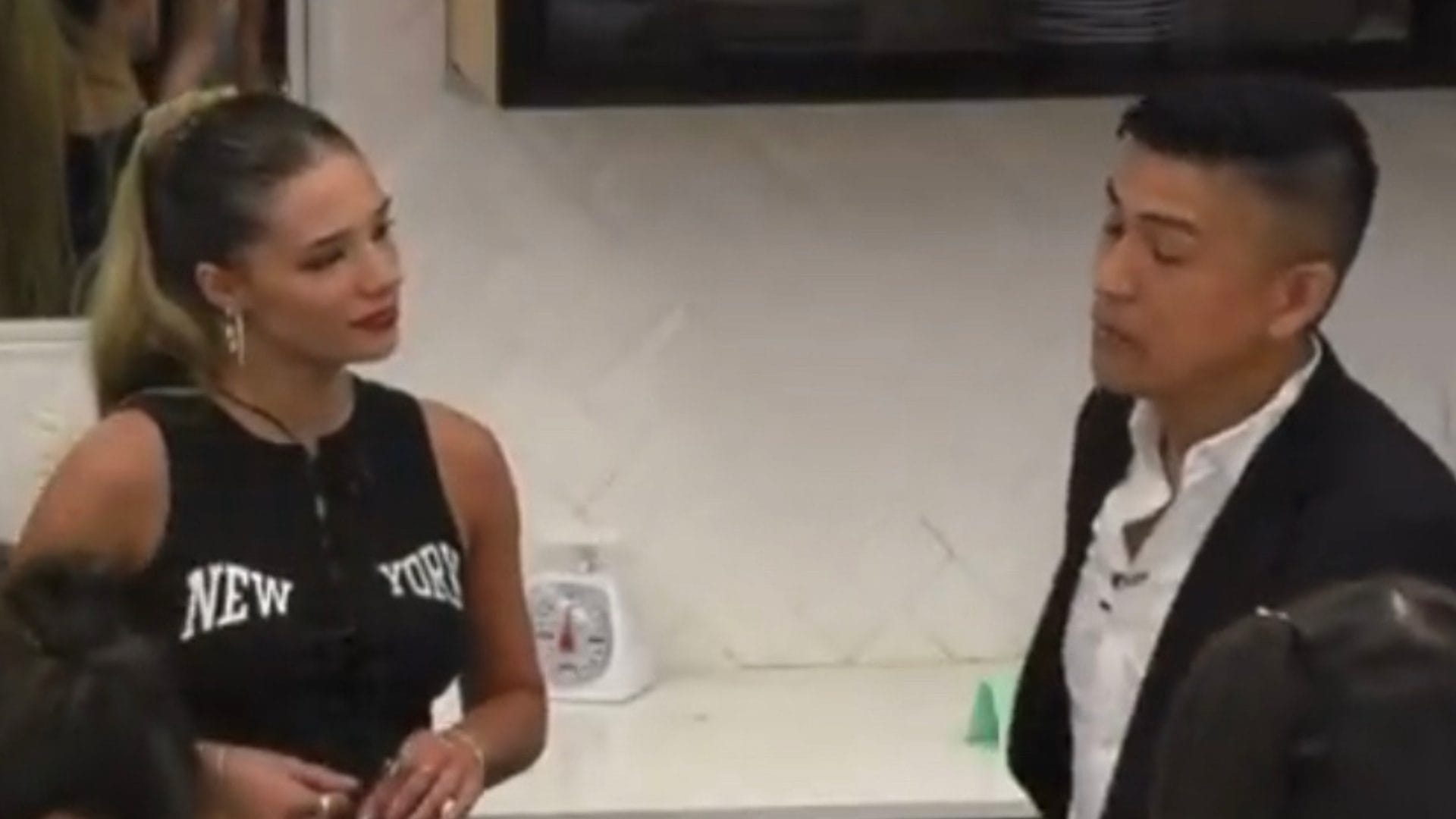 Alessia desató ola de críticas por “desubicada” pregunta a Américo en “Gran Hermano”