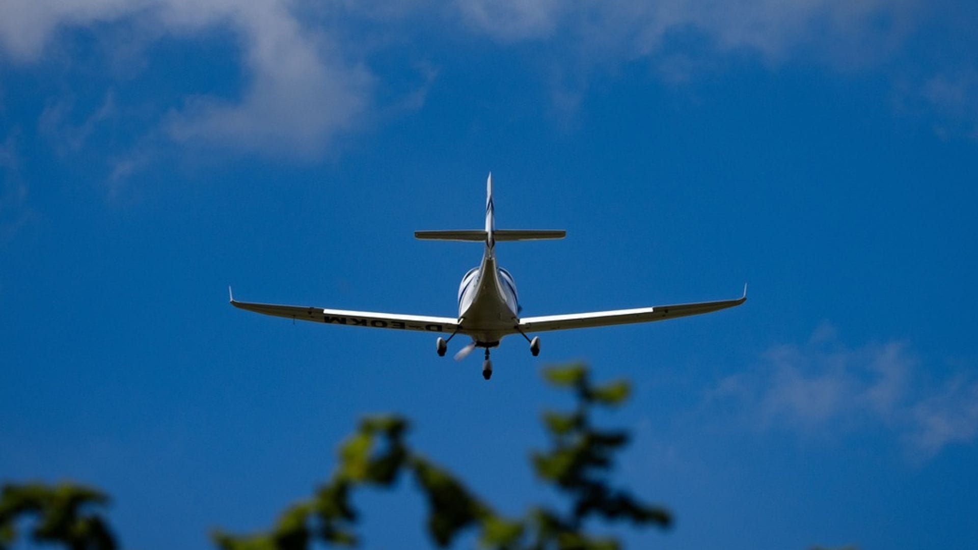 Avioneta se estrelló en una zona montañosa: Dos muertos deja accidente aéreo en Colombia