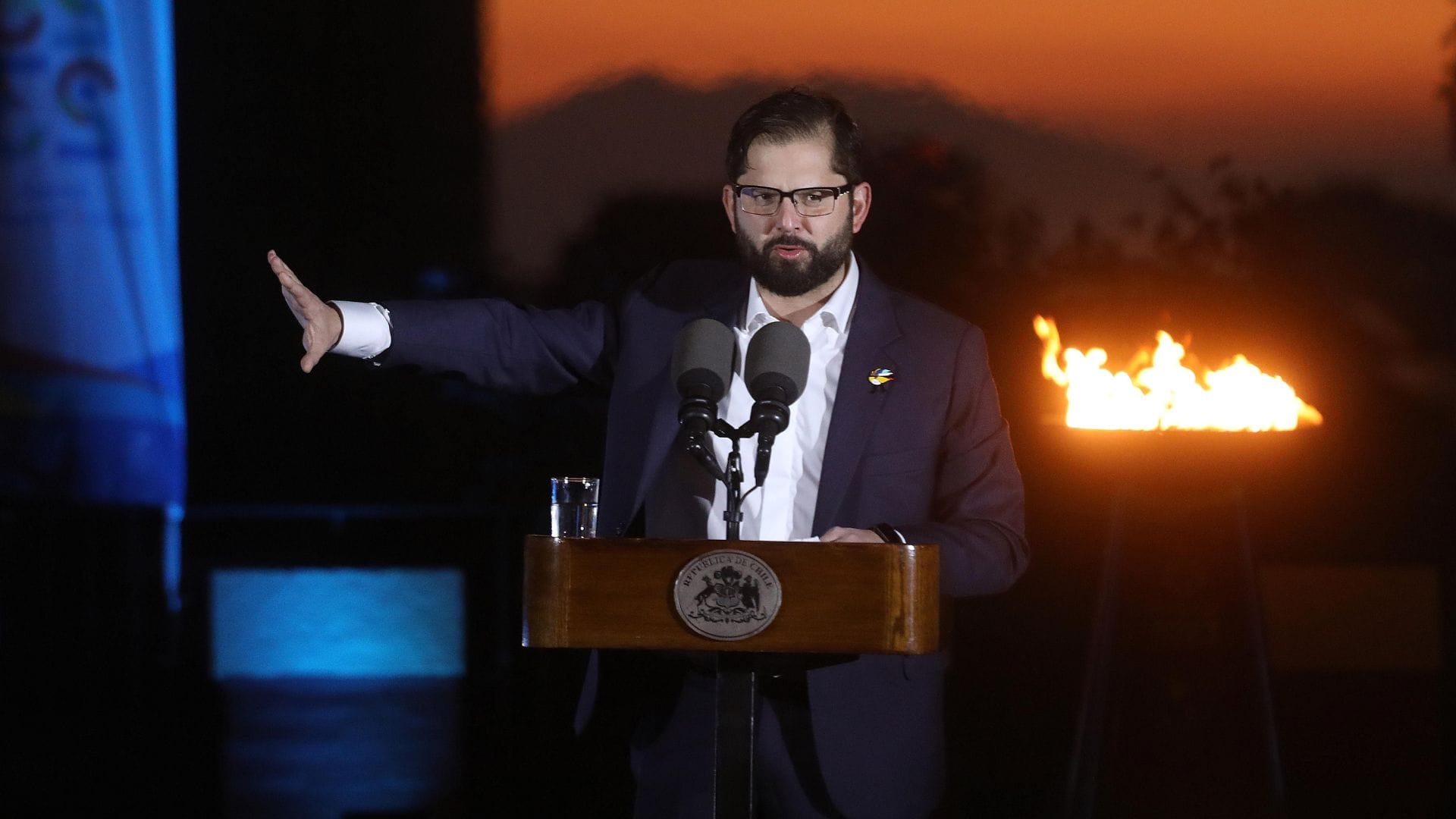 Presidente Boric aclara su “meme”: Se debe a las escalas durante el viaje a China