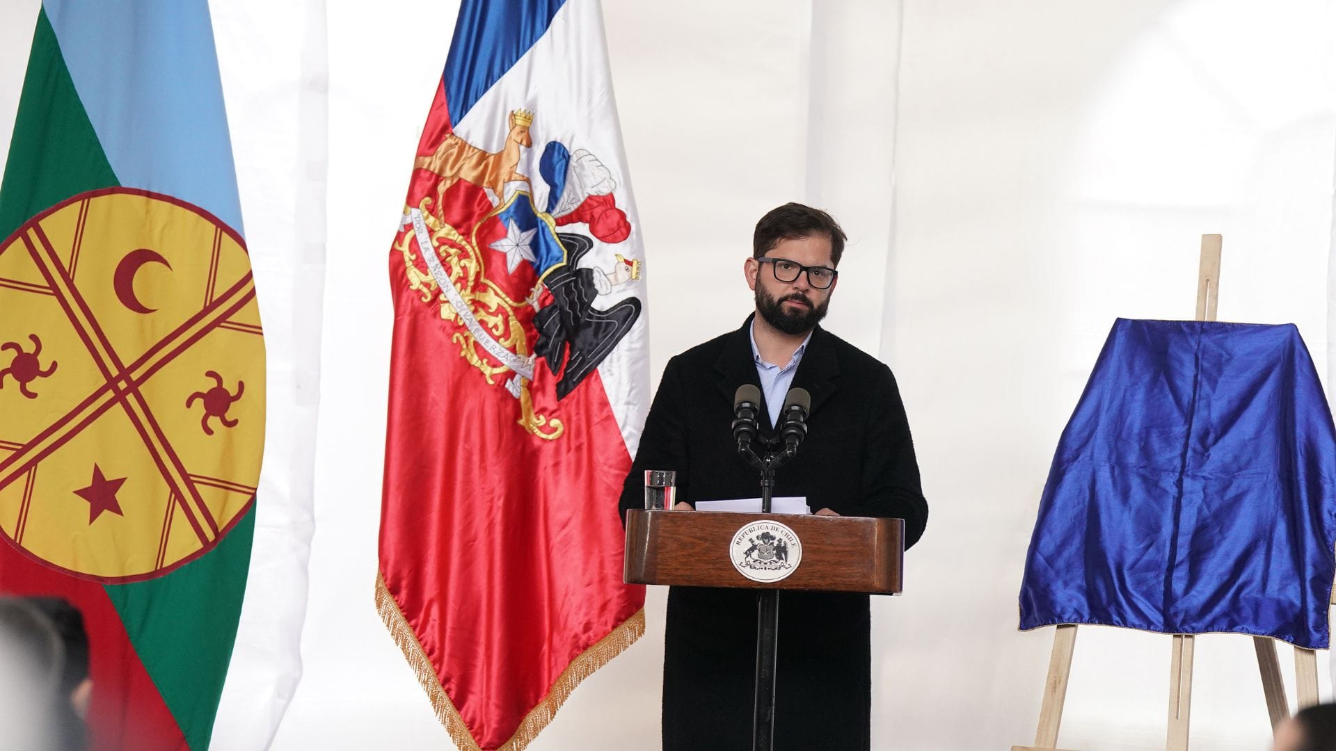 Presidente Boric amenaza con “hacer valer el Estado de Derecho” a atacantes de Iglesia en Contulmo