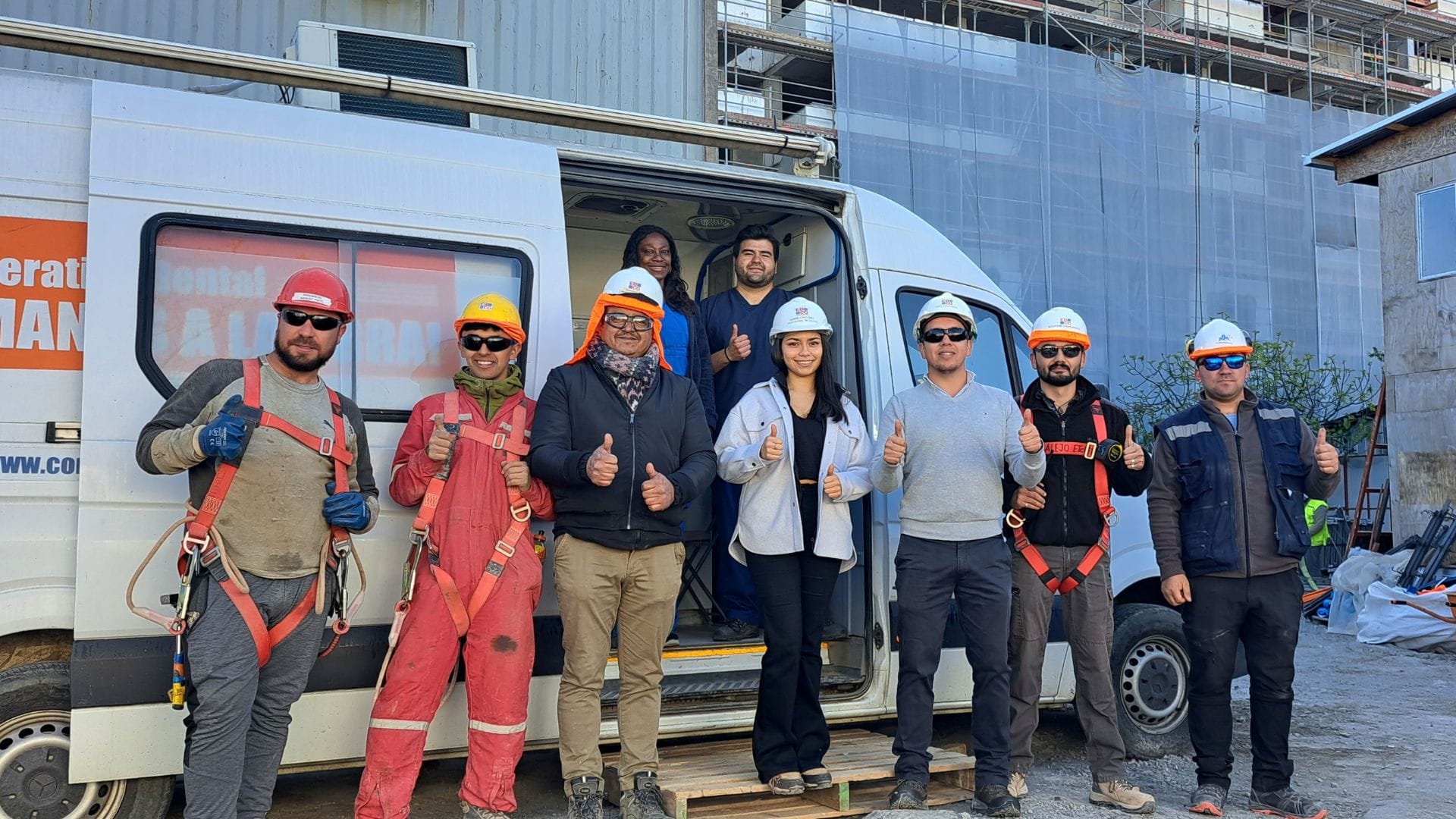 Desde orientación hasta tratamientos más complejos: Trabajadores de la construcción recibieron atención dental en sus obras