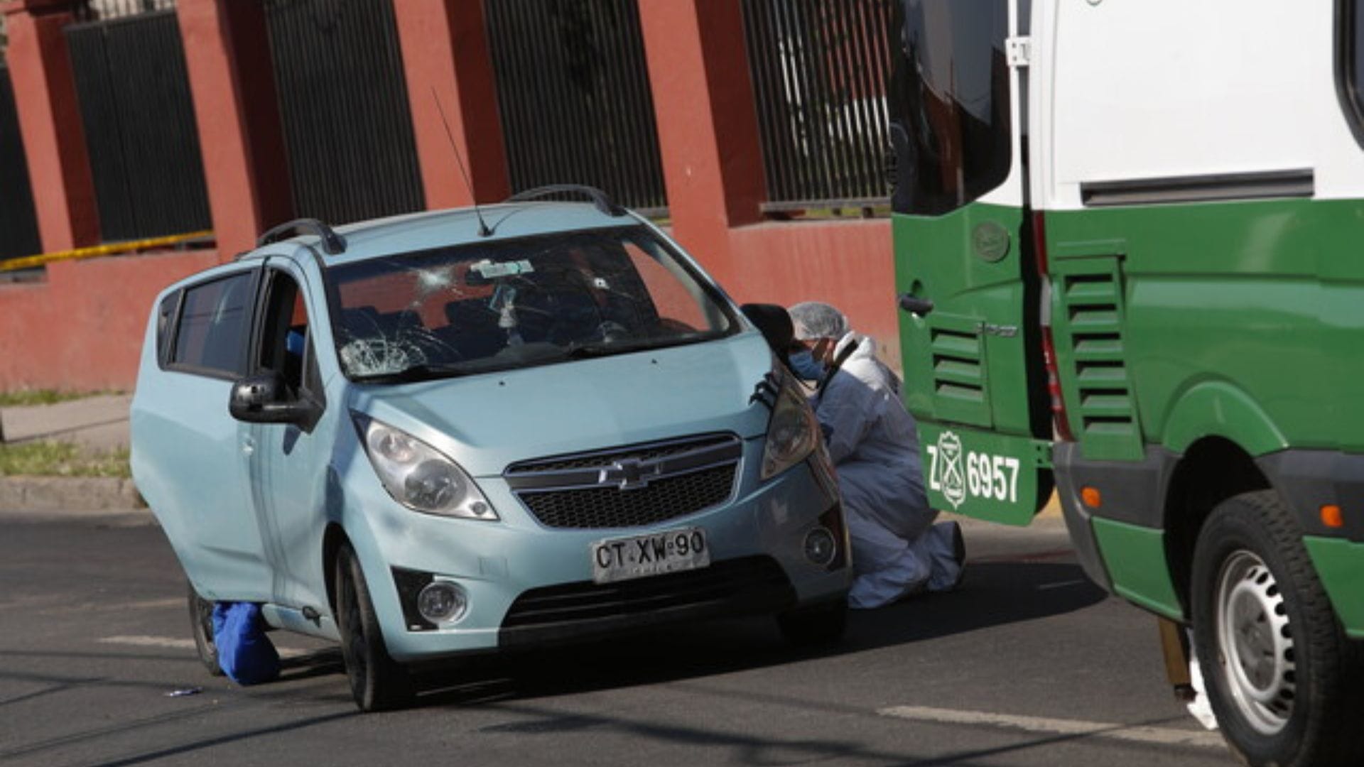 Procedimiento por VIF terminó con hombre baleado y carabinero con fractura expuesta en Recoleta