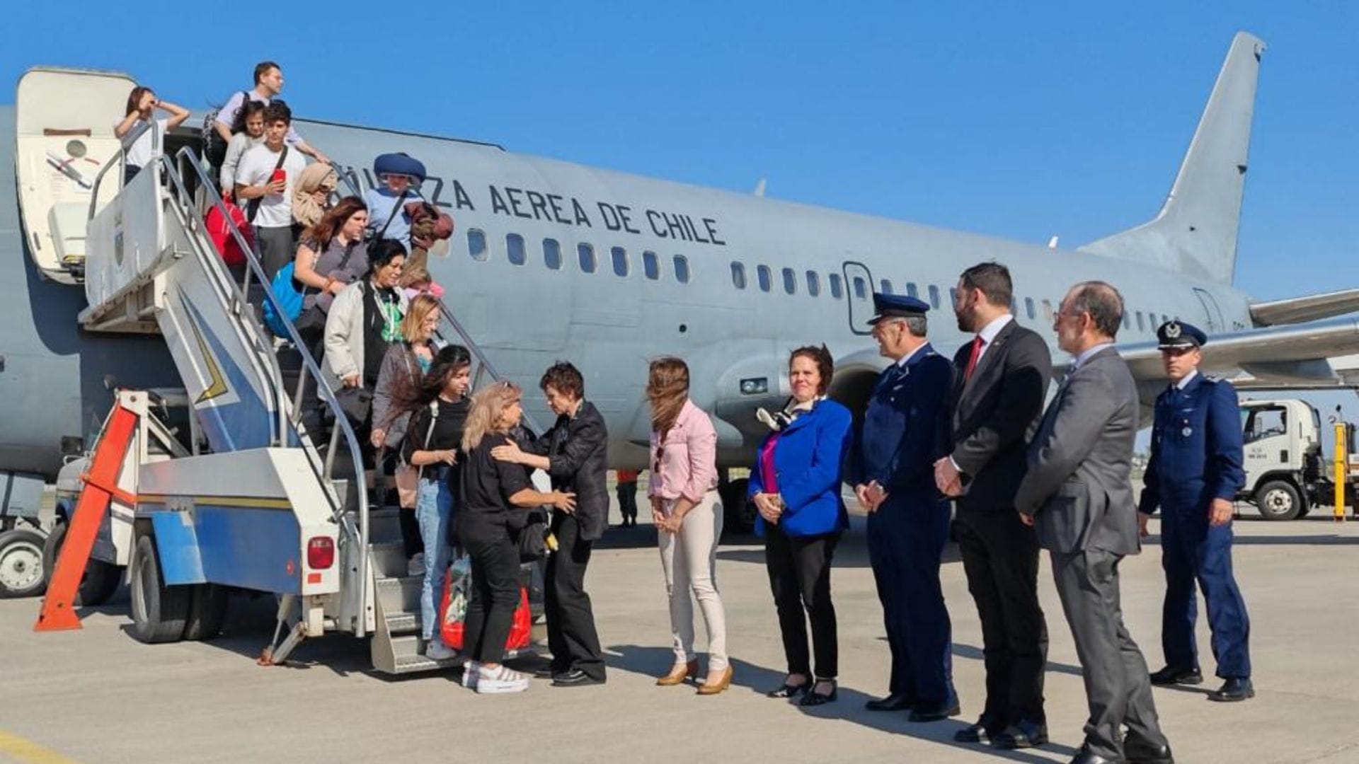 Arribó primer vuelo humanitario de chilenos evacuados desde Israel: Trajo a 83 compatriotas