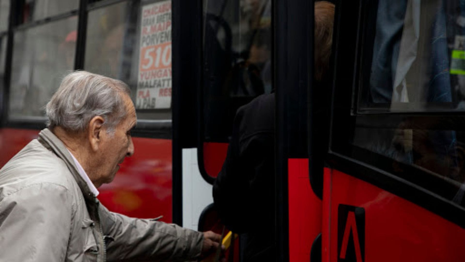 Proyecto propone eximir a mayores de 65 y a discapacitados del pago de la tarifa del transporte público
