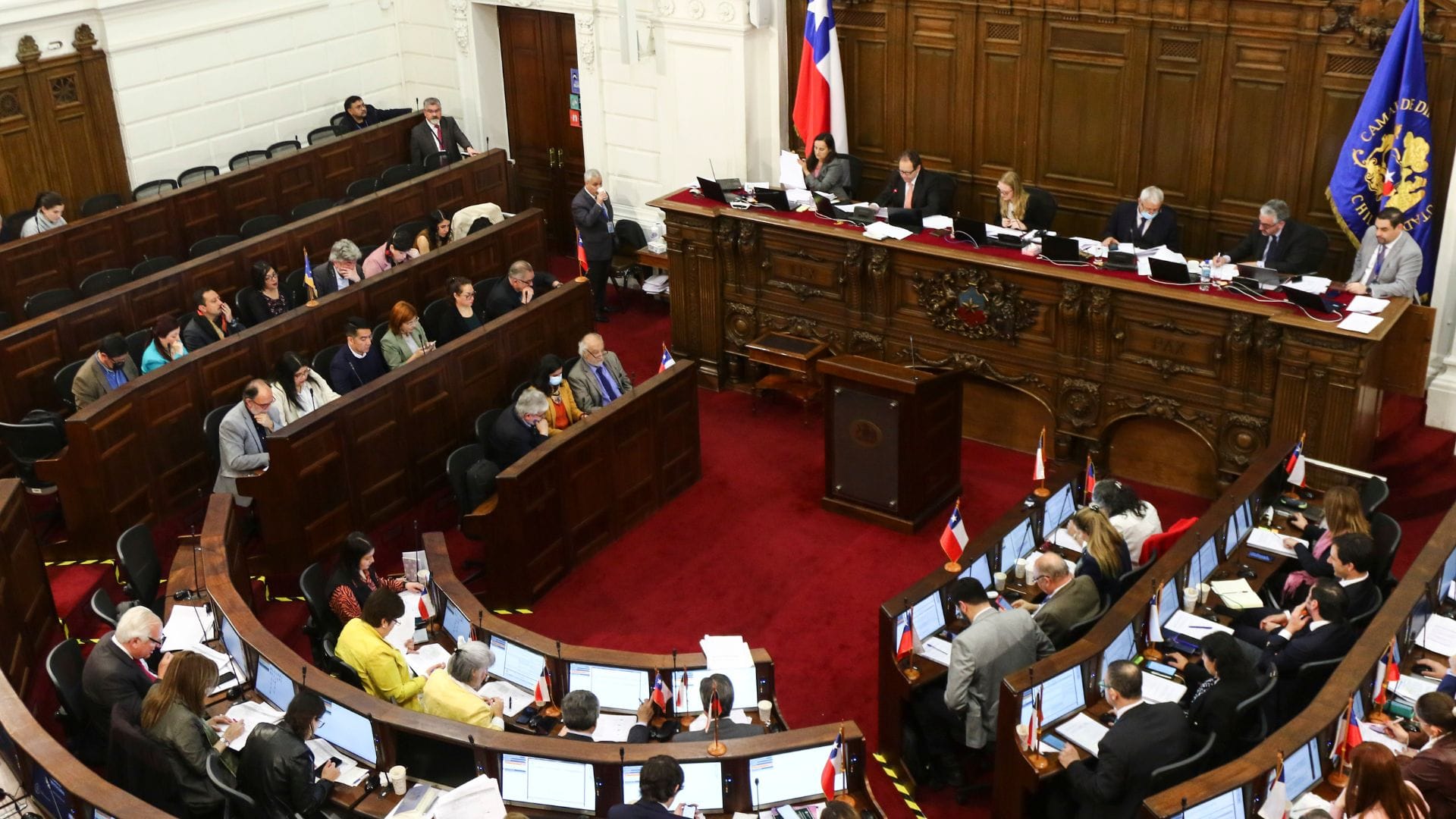Cadem: 54% votaría en contra en el plebiscito y 41% prefiere rechazar y seguir con Constitución actual