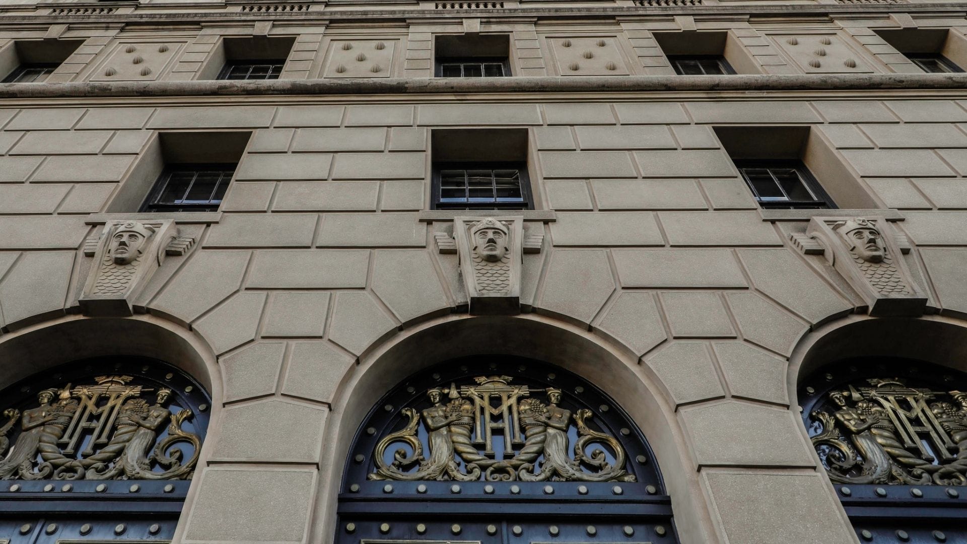 Roban seis notebooks desde el Ministerio de Hacienda: Uno es de la Dirección de Presupuestos