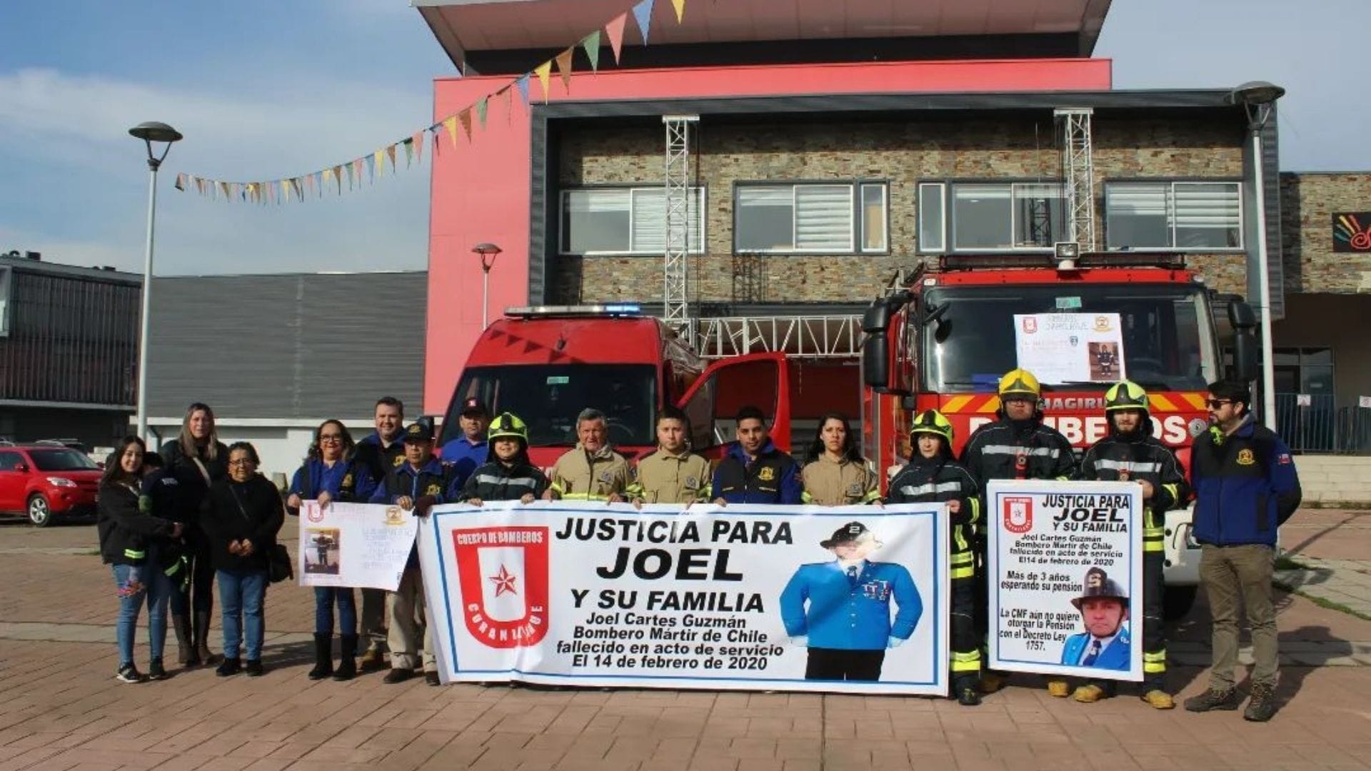 “Justicia para Joel”: Bomberos de Curanilahue acusan el no pago de pensión a familia de mártir