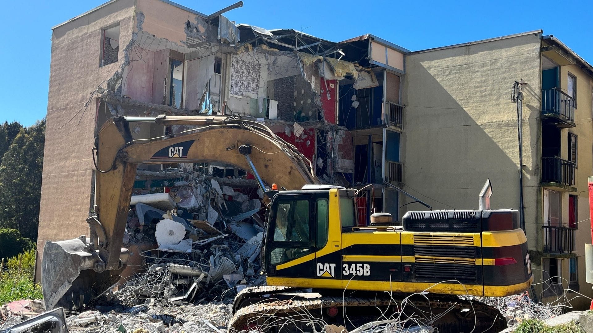 Talcahuano: Tras desalojo comienzan demolición del Lote 7 del Mirador del Pacífico