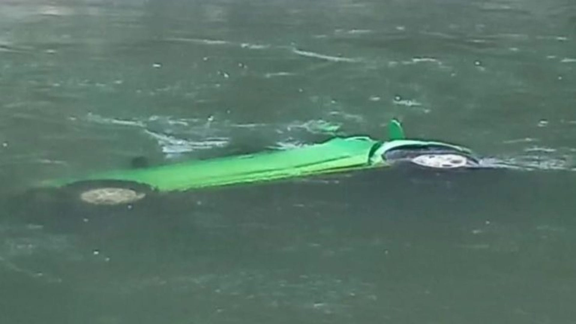 Encuentran vehículo sumergido en el Río Itata: no habían ocupantes y Bomberos aún busca al chofer