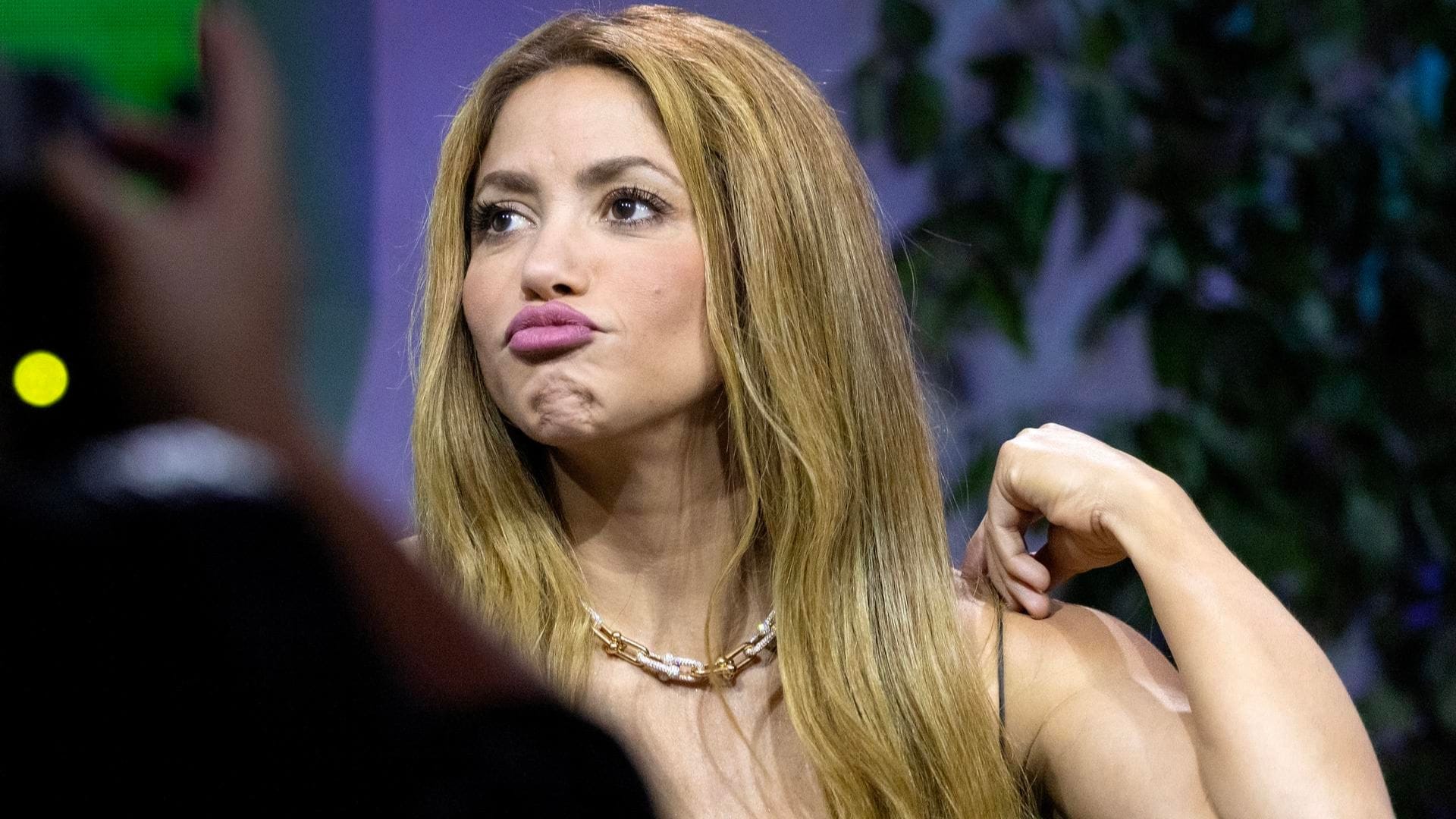 ¿Su verdadera cara? Shakira es acusada de empujar a una mujer en plena calle