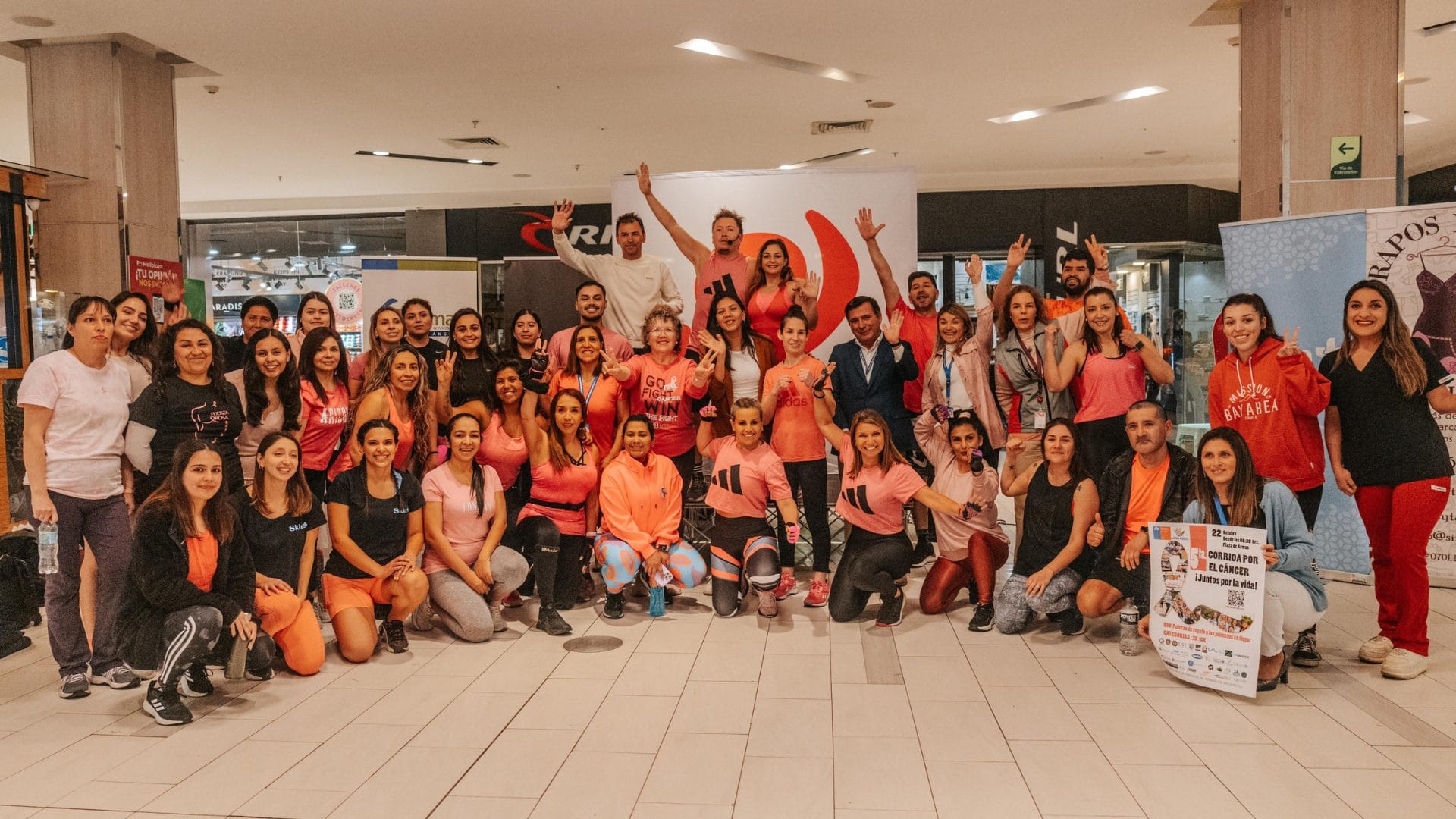 Realizan intervención urbana de Body Combat en Los Ángeles para concientizar sobre el cáncer de mama