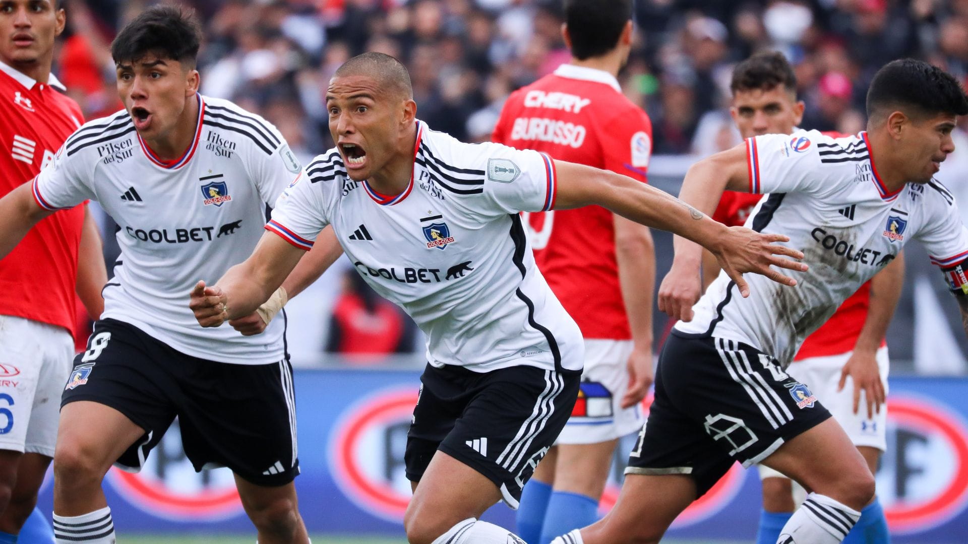 Damián Pizarro salvador: Colo Colo superó a la Católica con un arbitraje polémico