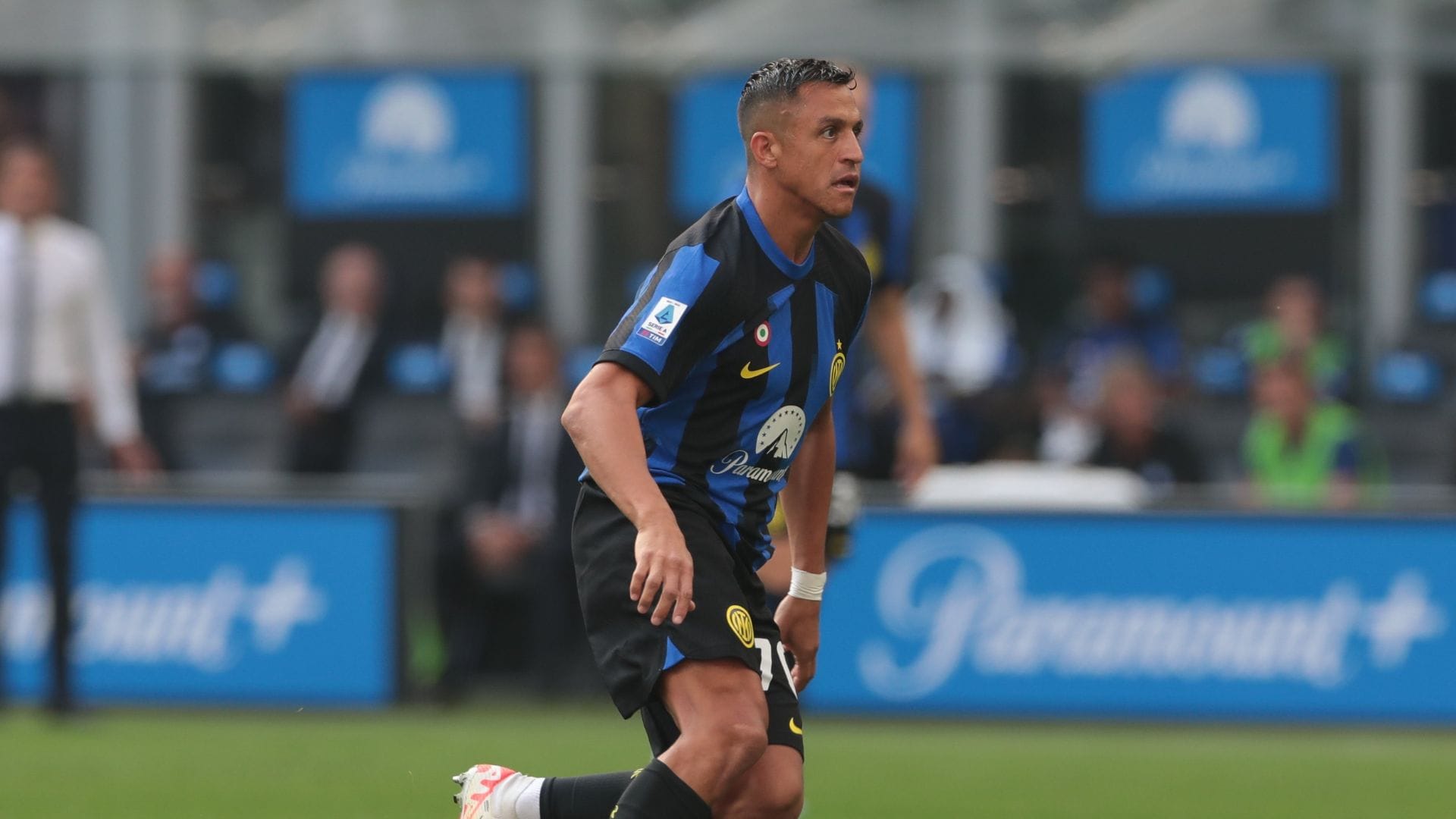 Hinchas y prensa italiana desaprueban el nivel de Alexis Sánchez