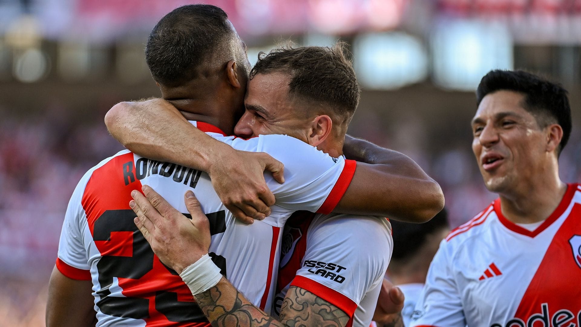 Paulo Díaz vuelve a ser figura en victoria de River ante Talleres de Bruno Barticciotto