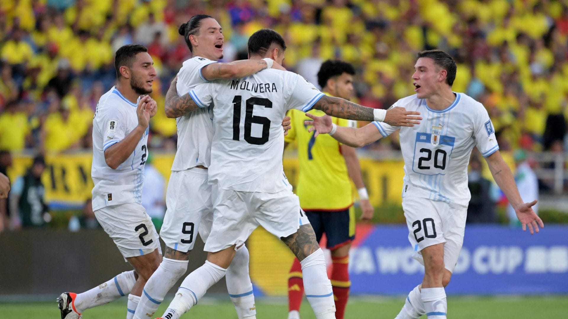 Uruguay rescató un valioso empate sobre el final ante Colombia