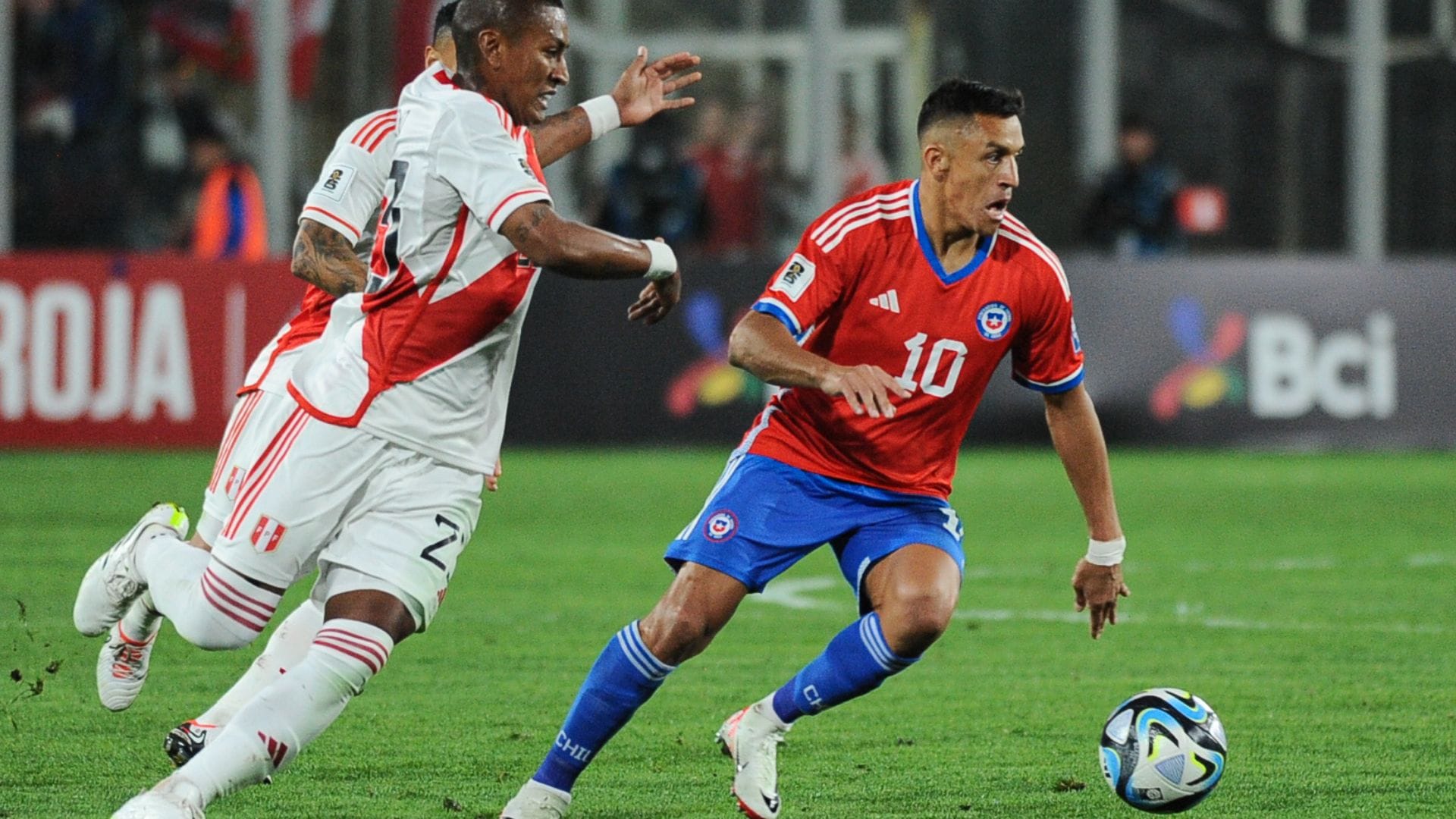 Accidentada primera parte para Chile: Es superior a Perú pero no puede marcar