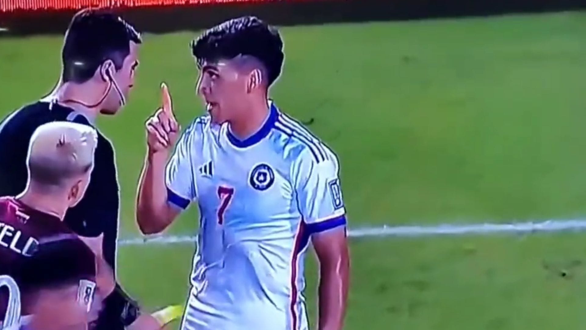 Condenó el partido para Chile: La torpe expulsión de Marcelino Núñez ante Venezuela