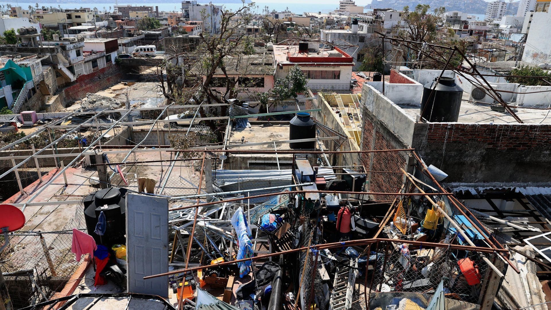 Crece el número de muertos tras huracán Otis en México