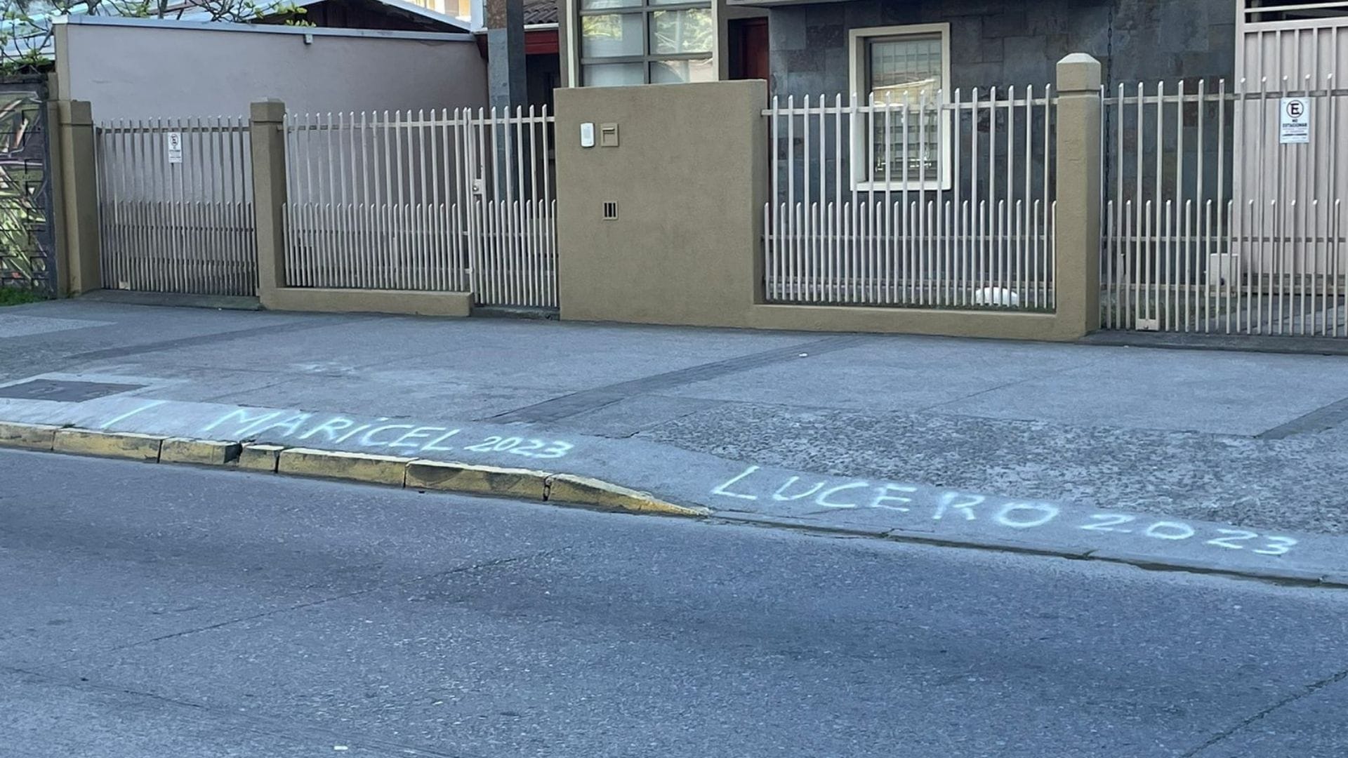 A dos meses de evento masivo: Denuncian que ambulantes marcaron espacios en plena vía pública en Concepción