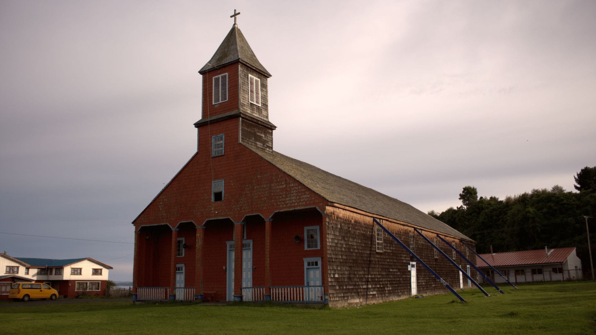 Piden incluir a las iglesias de Chiloé en la lista de patrimonio en riesgo de la UNESCO
