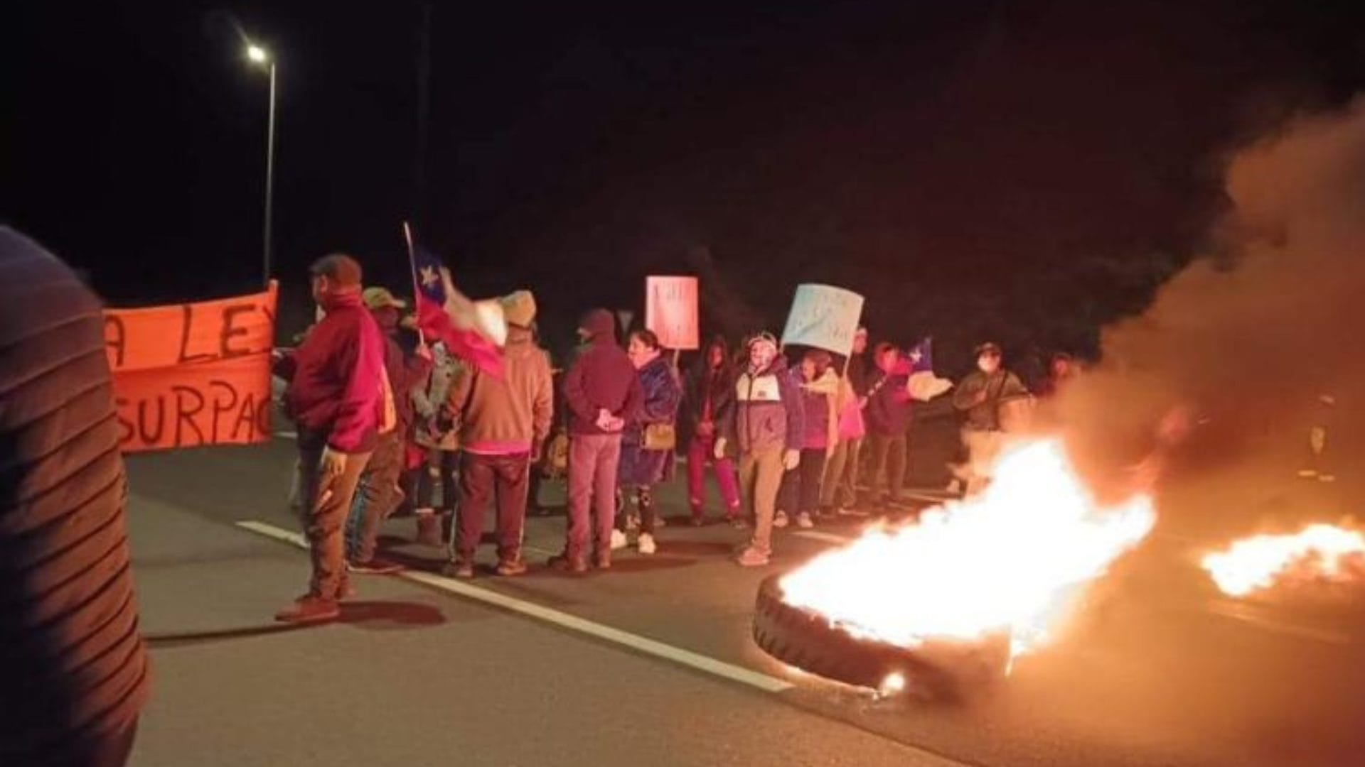 Manifestantes cortaron la Ruta 160 para expresar su rechazo a la Ley de Usurpaciones y exigir respuestas a peticiones