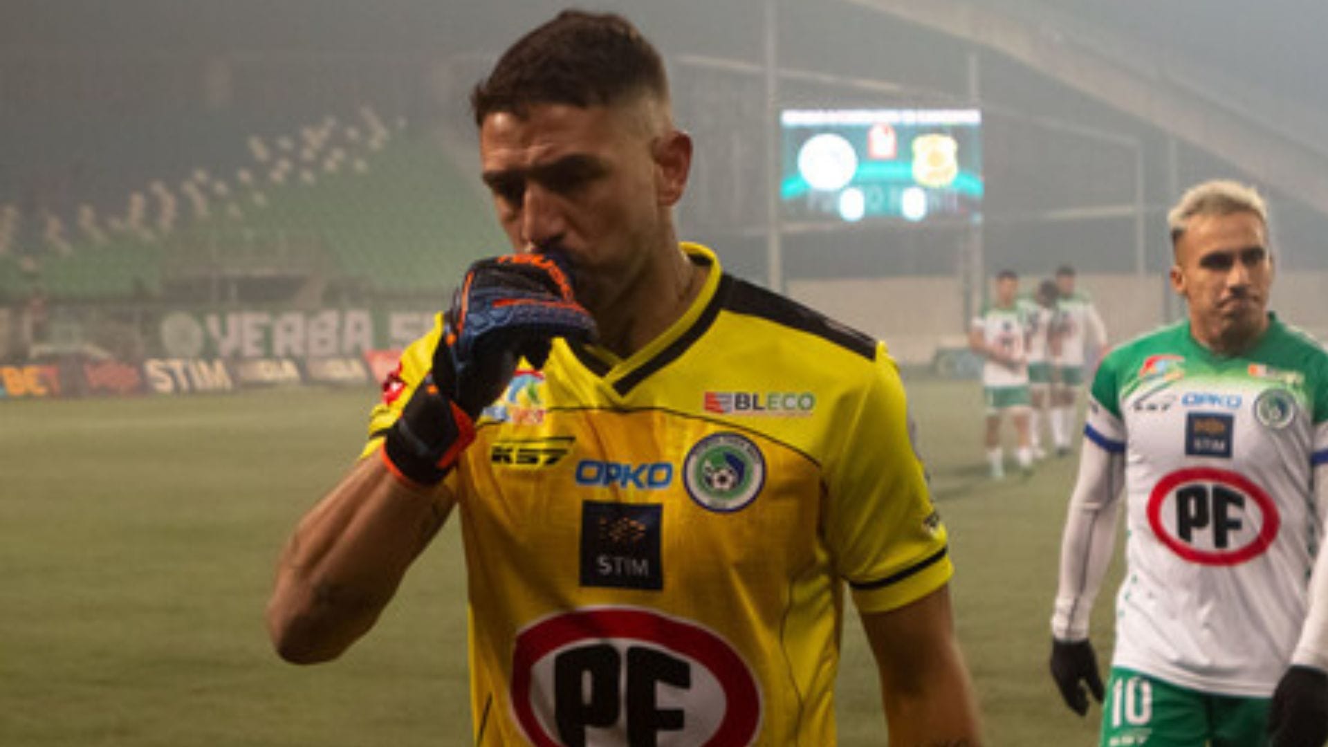 Mauricio Viana quedó con arraigo nacional tras agredir a hincha en estadio de Puerto Montt