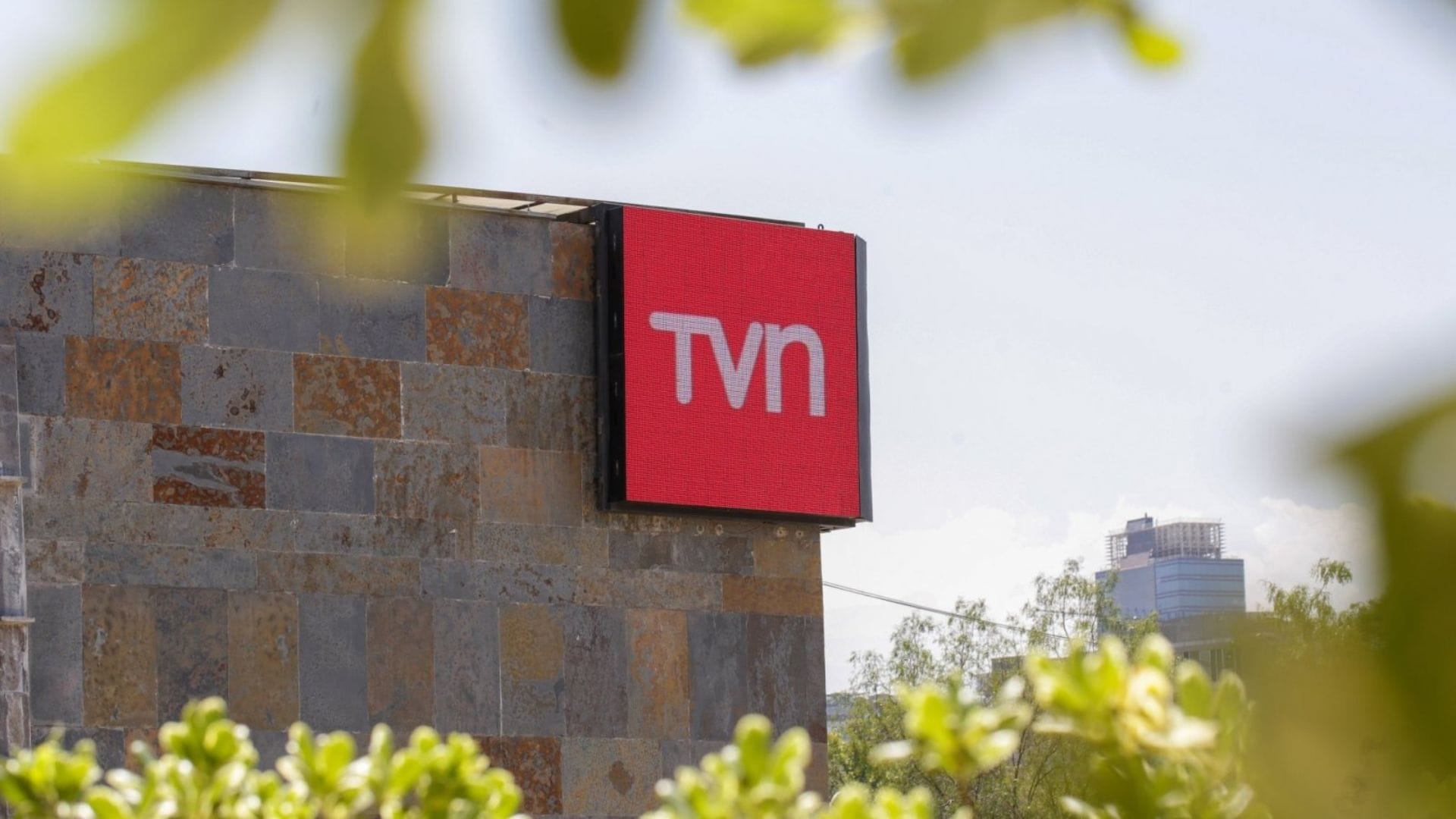 Director de Programación de TVN renunció al cargo: Acusó “campaña de desprestigio” en su contra