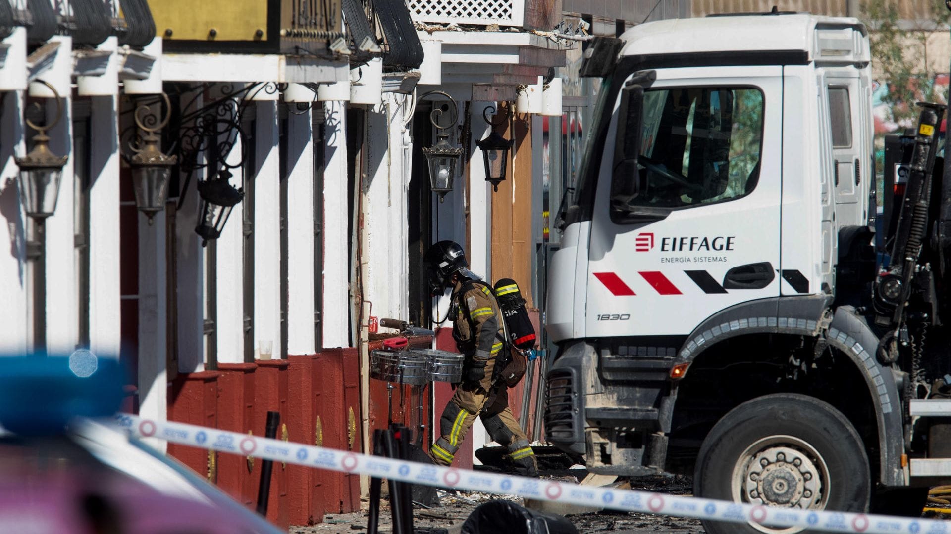 Trece muertos tras incendio en discoteca de España: Recinto tenía orden de cierre desde 2022