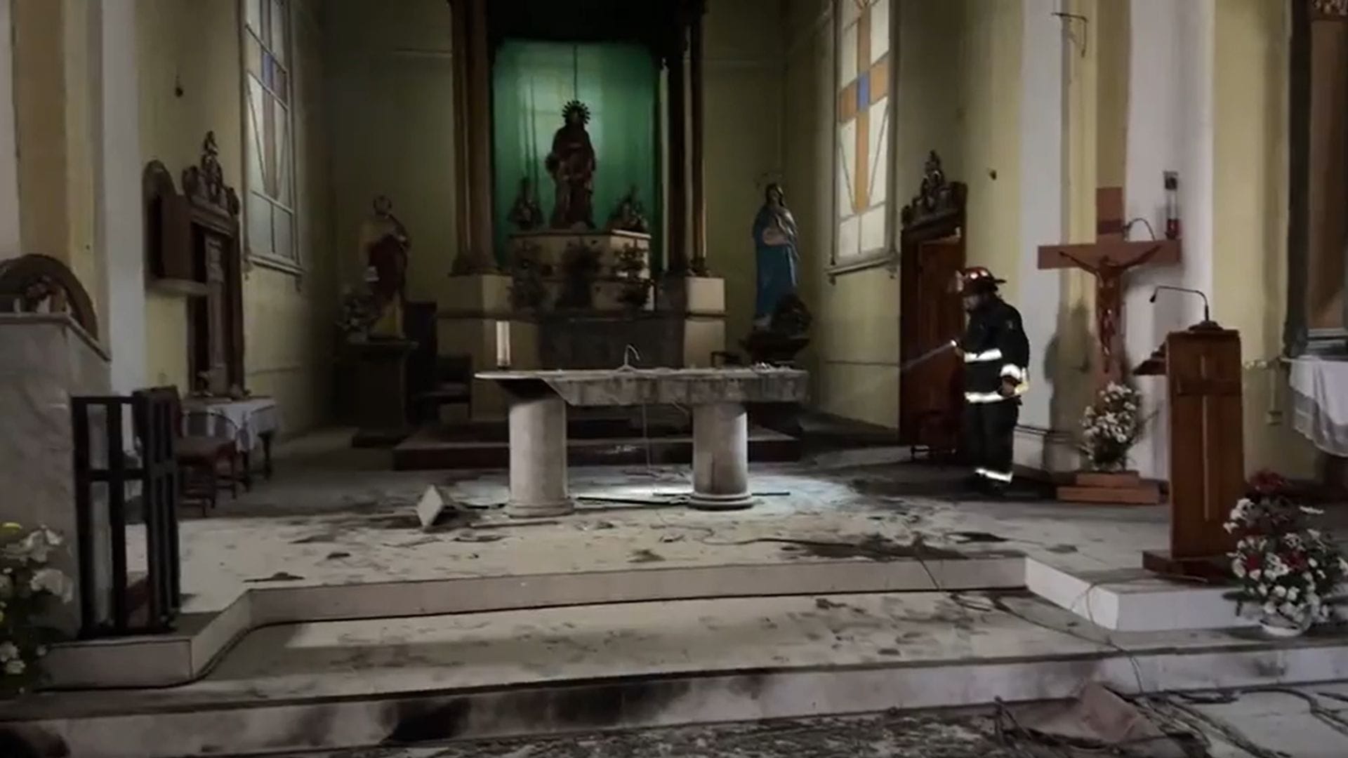 ¡Sacrilegio! Queman altar y biblias de la Parroquia de Constitución: Párroco acusa intencionalidad