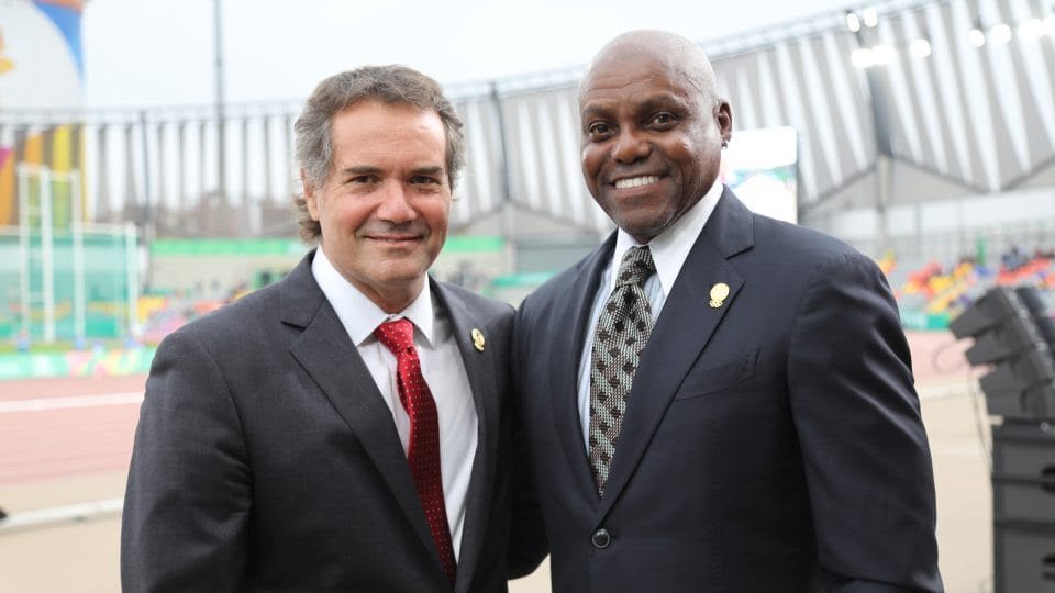 El legendario Carl Lewis será uno de los invitados de honor en Santiago 2023
