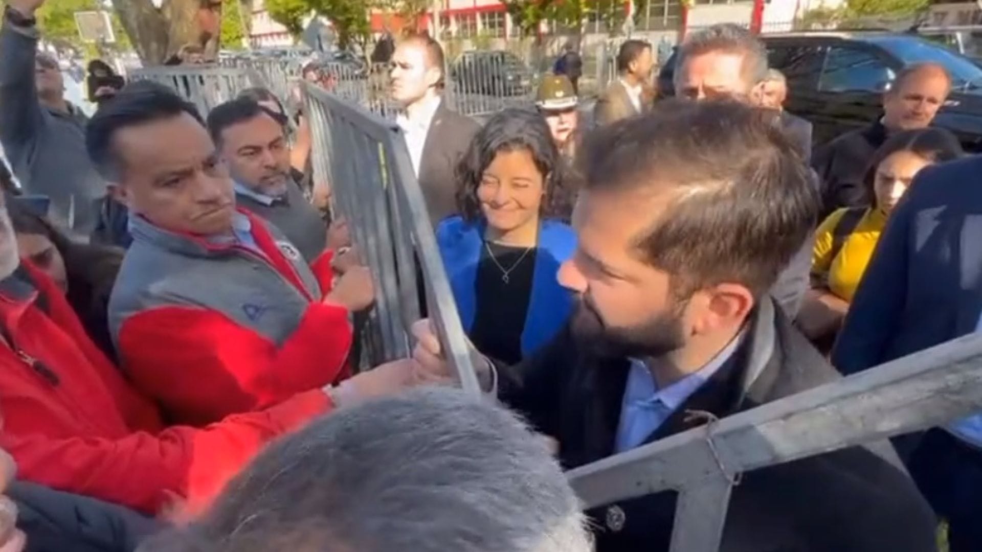 Editorial: La “improvisada” reunión del Presidente Boric y los trabajadores de Huachipato