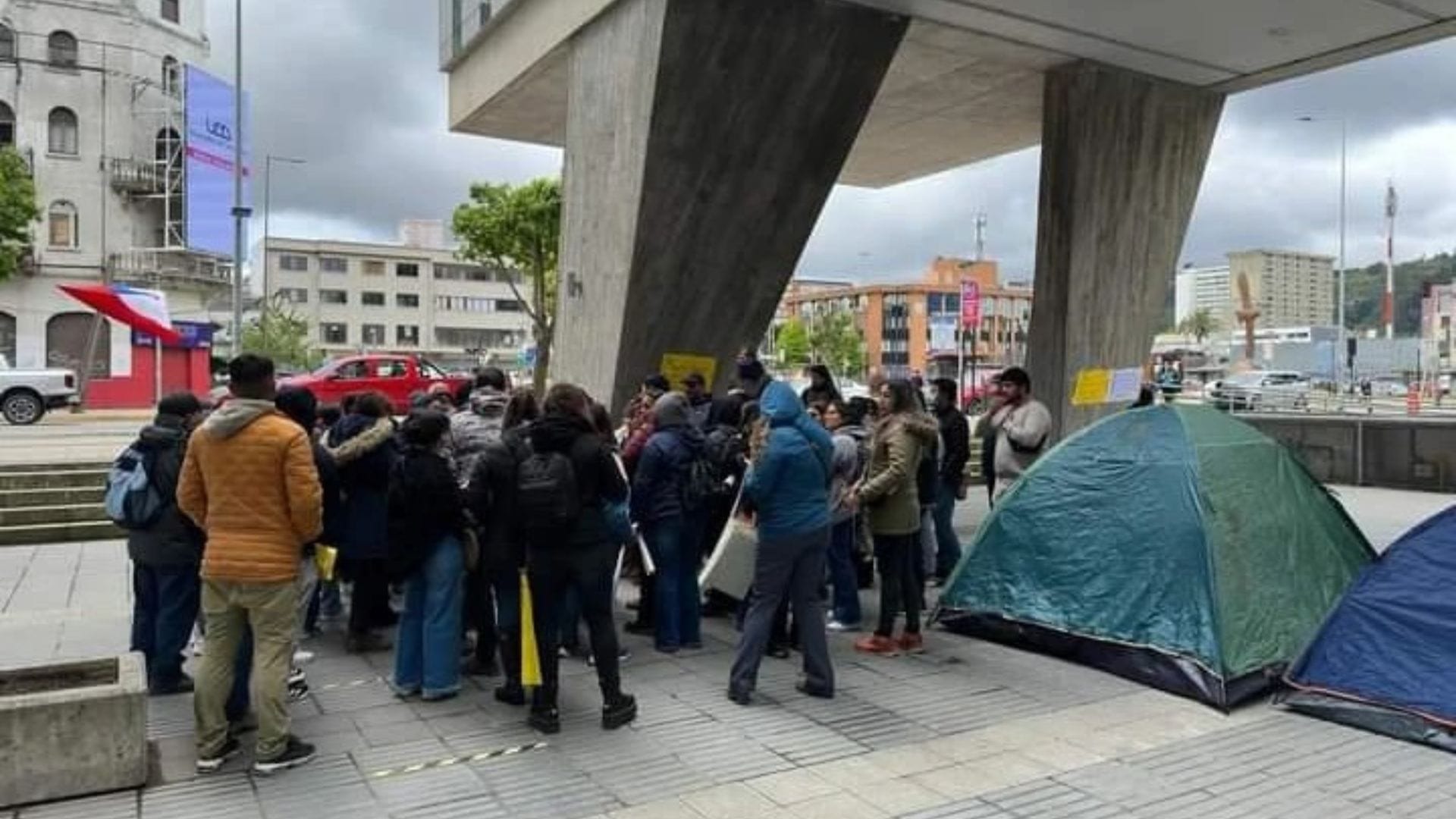 Comité de vivienda Rucalhue de Coronel se toma dependencias de Serviu en Concepción