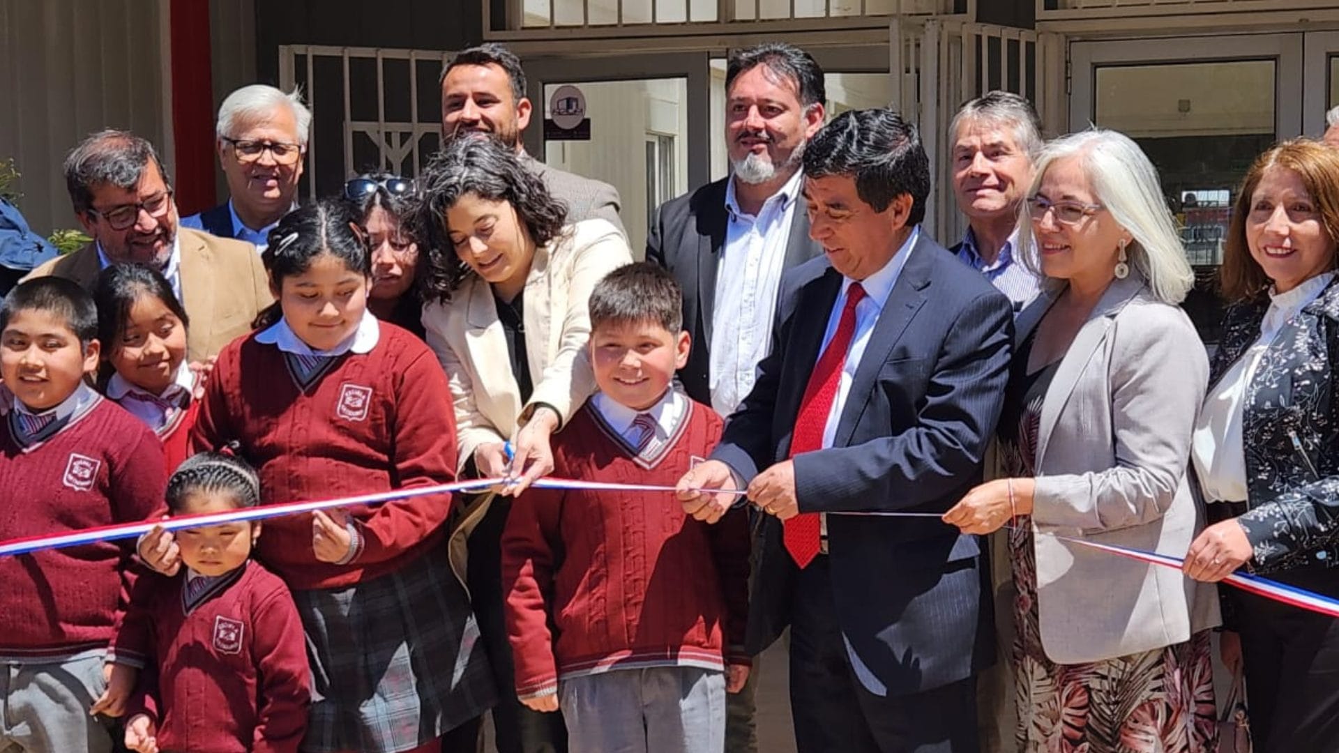 Inauguran escuela de emergencia Antiquina tras incendio en Cañete