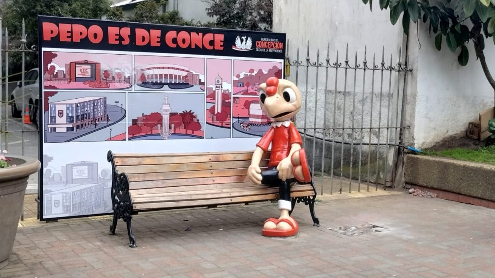 Apareció sin cabeza: Perro de Condorito sufrió nueva vandalización en Concepción