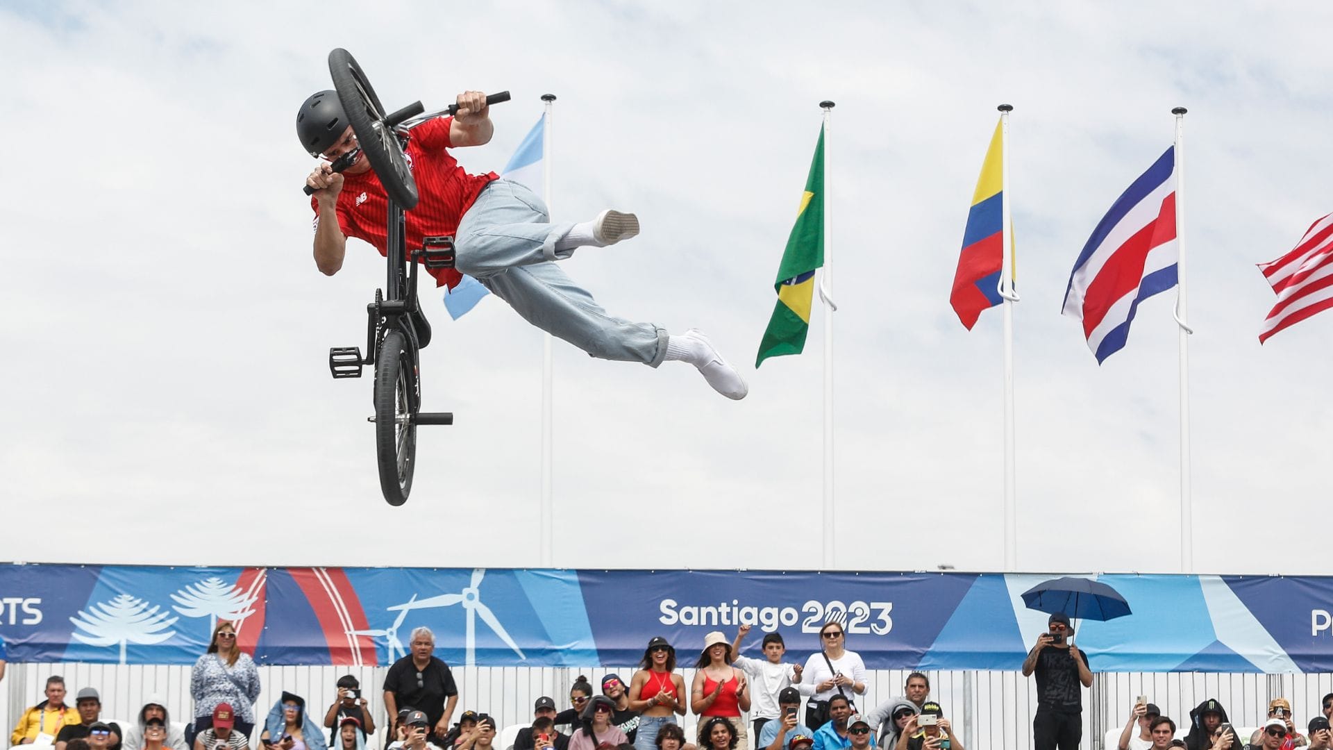 José Manuel Cedano cerró la presentación del Team Chile con una medalla de plata en BMX