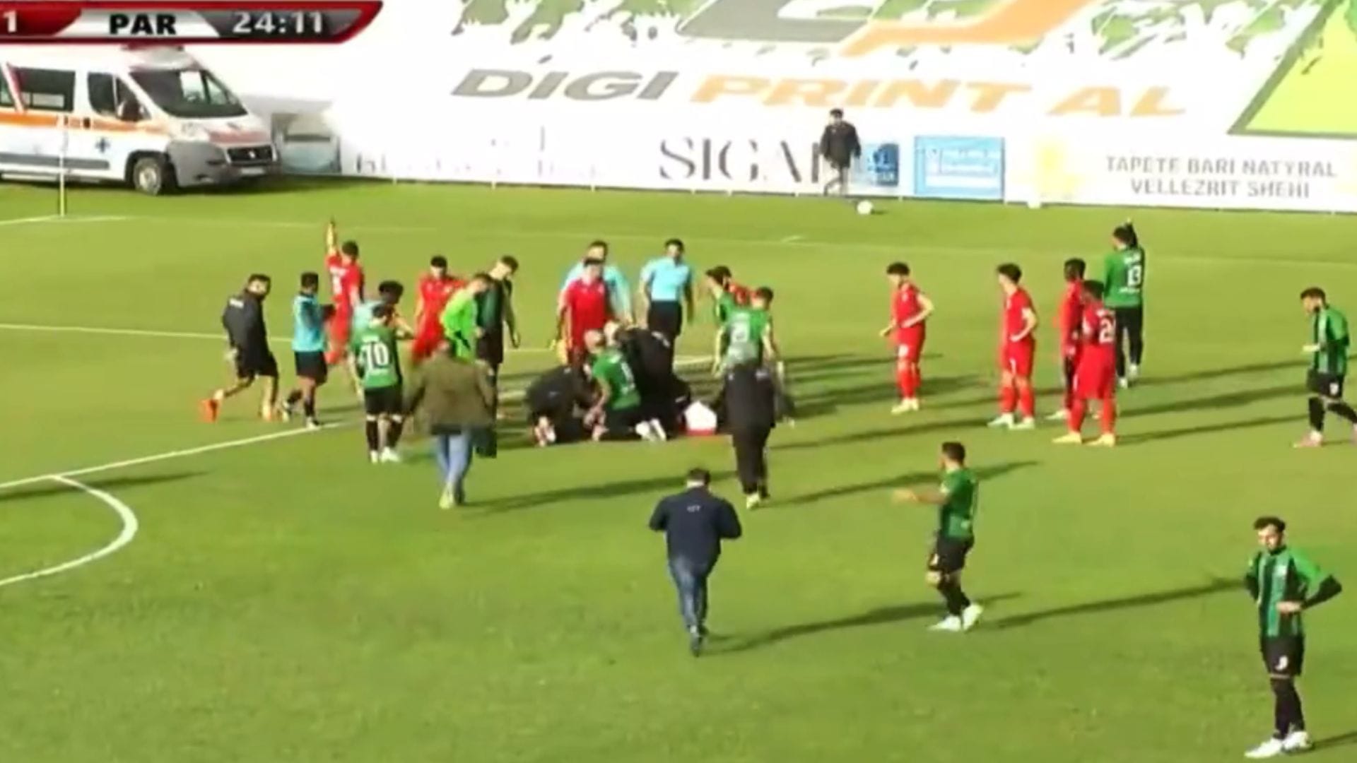 Jugador africano fallece en pleno partido de la liga albanesa