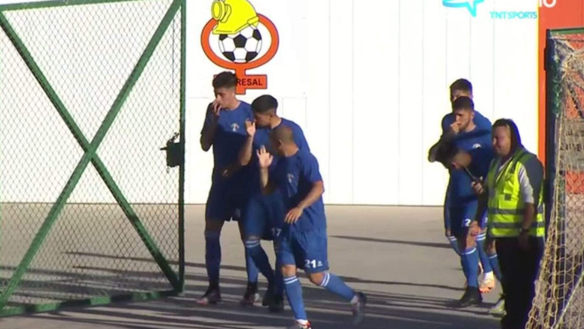 Chilean Premier League: Audax Italiano olvidó sus camisetas en Santiago y salió con unas improvisadas